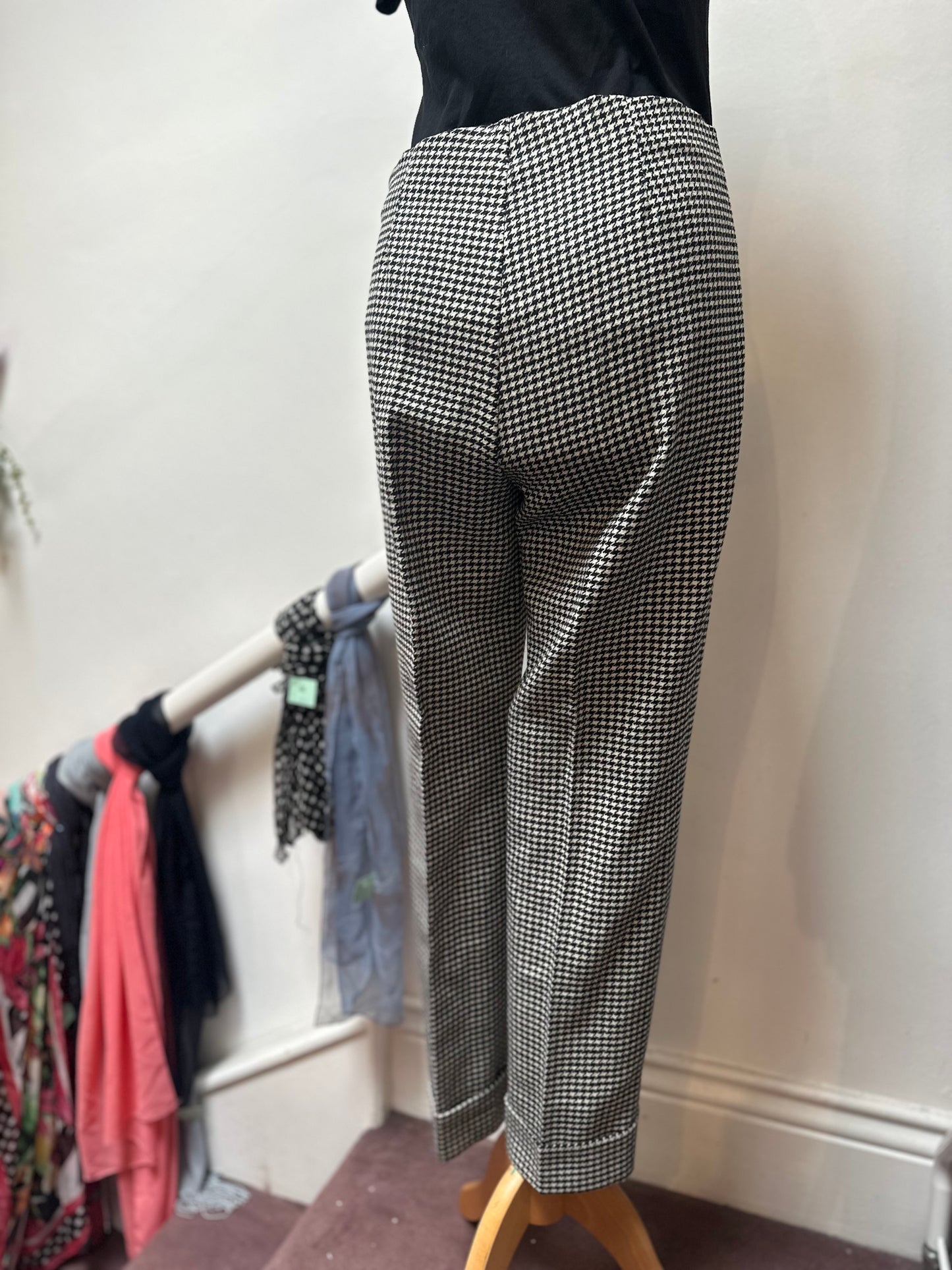 Designer Opale Venezia Suit Made in Italy Best fit Size 12/14 with 98% Wool