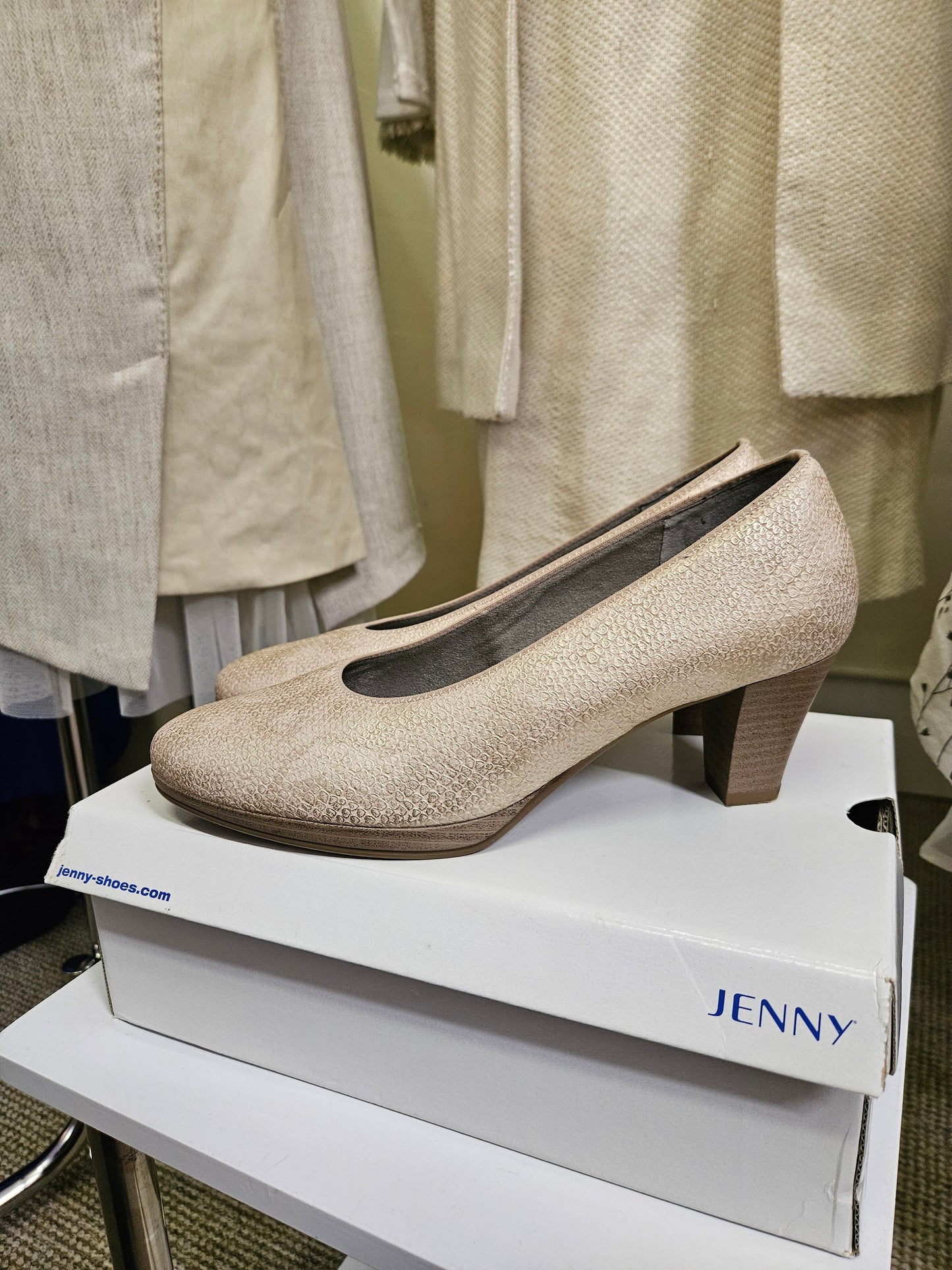 Jenny, rose gold, court heels, size 6