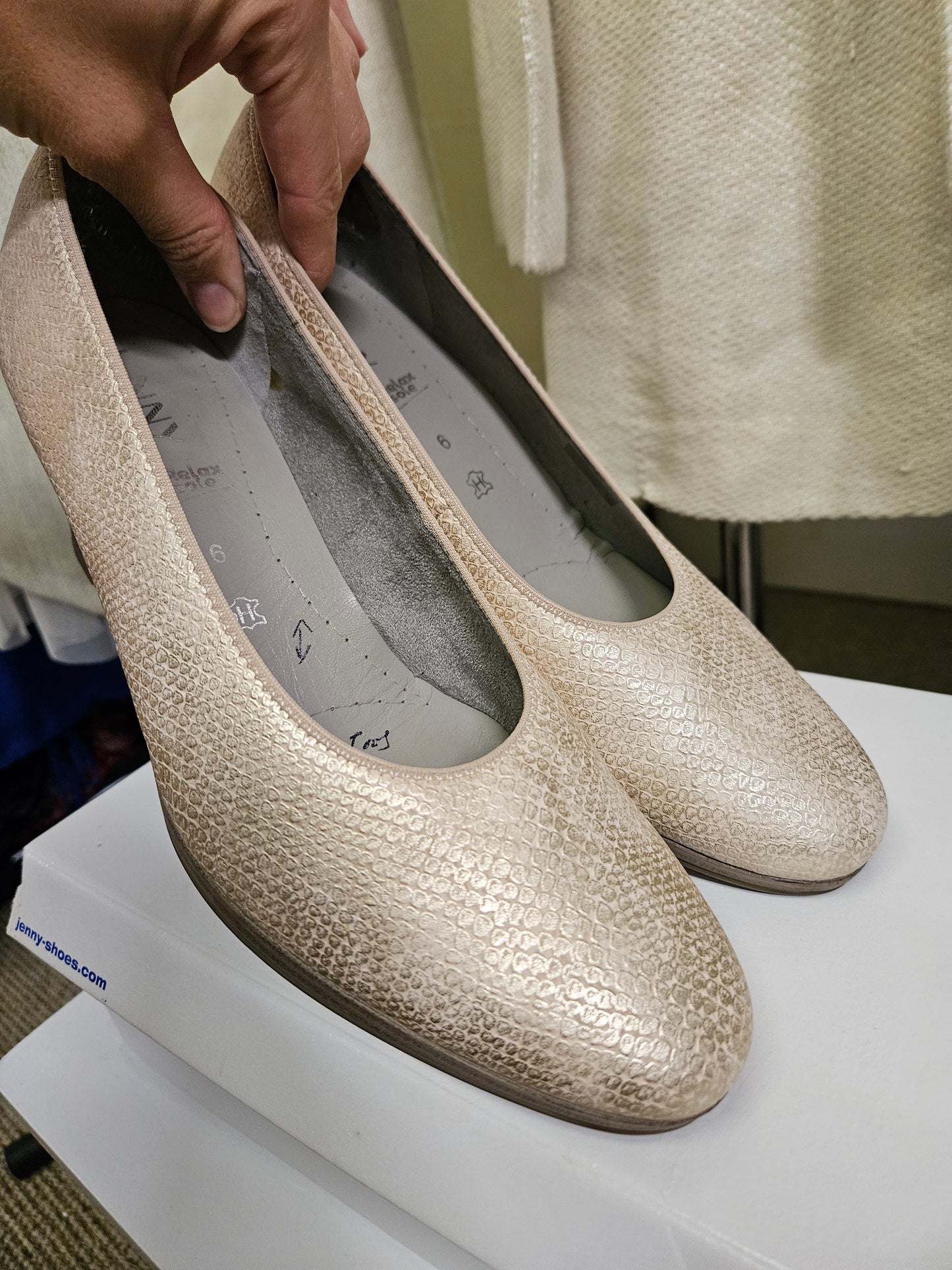 Jenny, rose gold, court heels, size 6