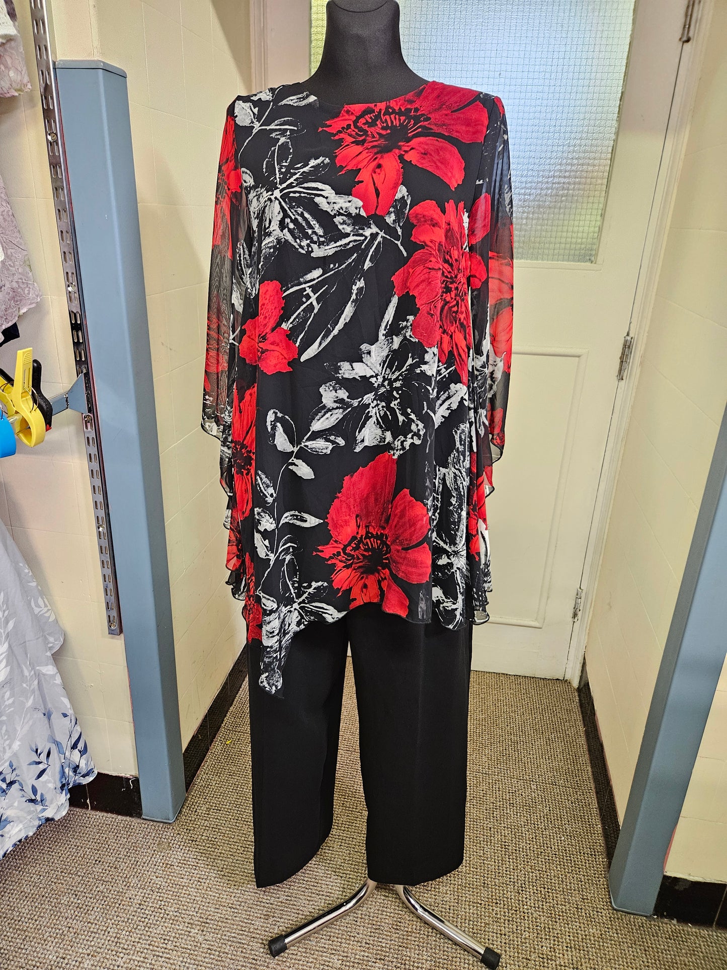 Saloos, flower print tunic/top, new, size 12