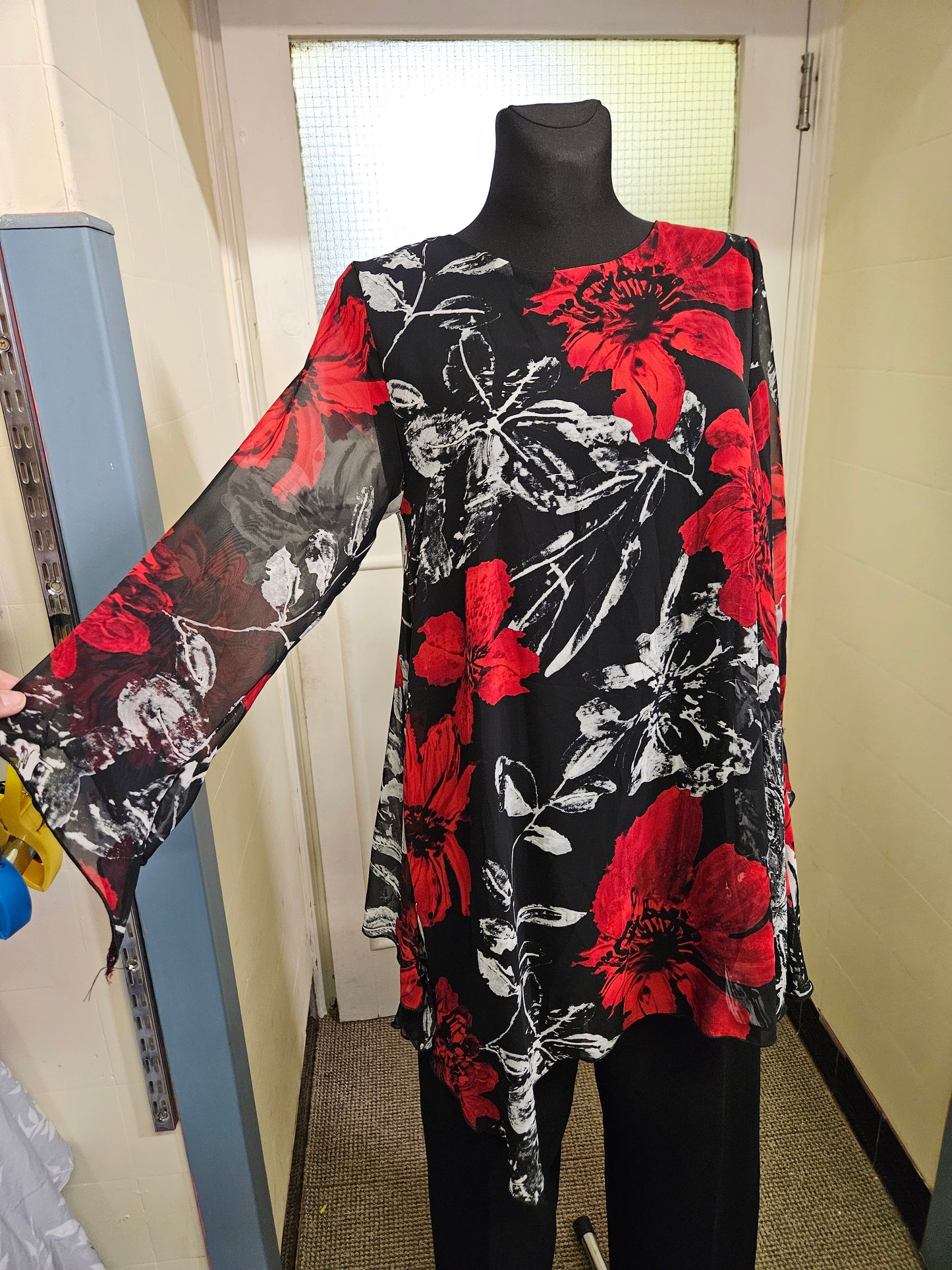 Saloos, flower print tunic/top, new, size 12