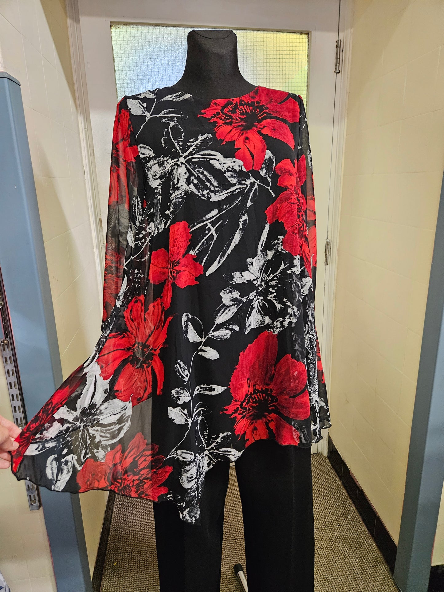 Saloos, flower print tunic/top, new, size 12