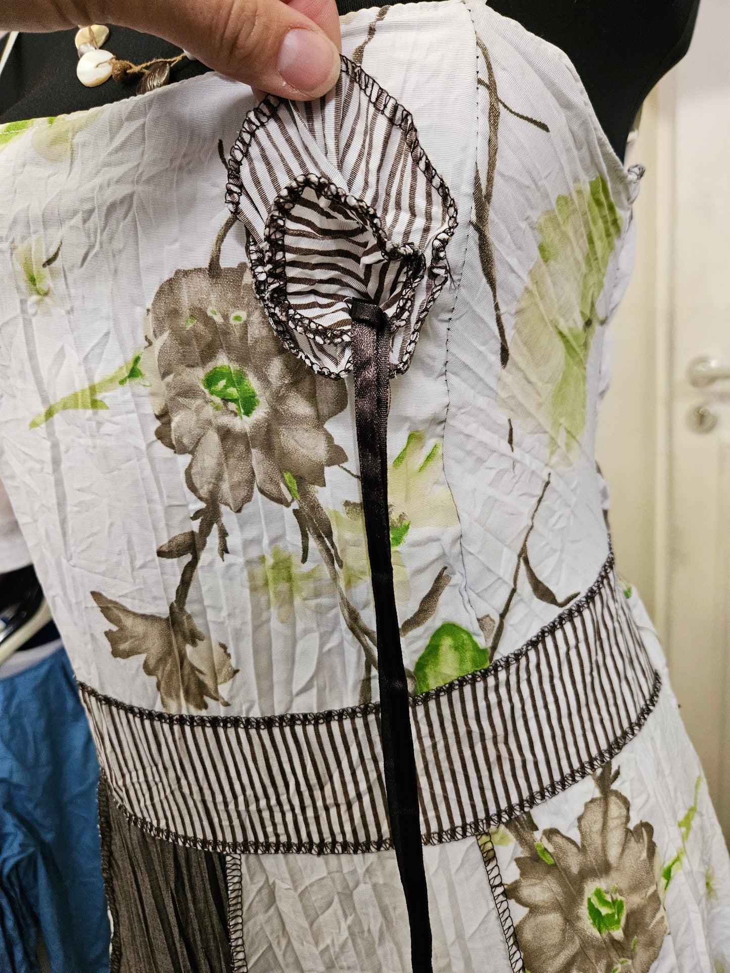 Y2K style dress, with flower detail, size M