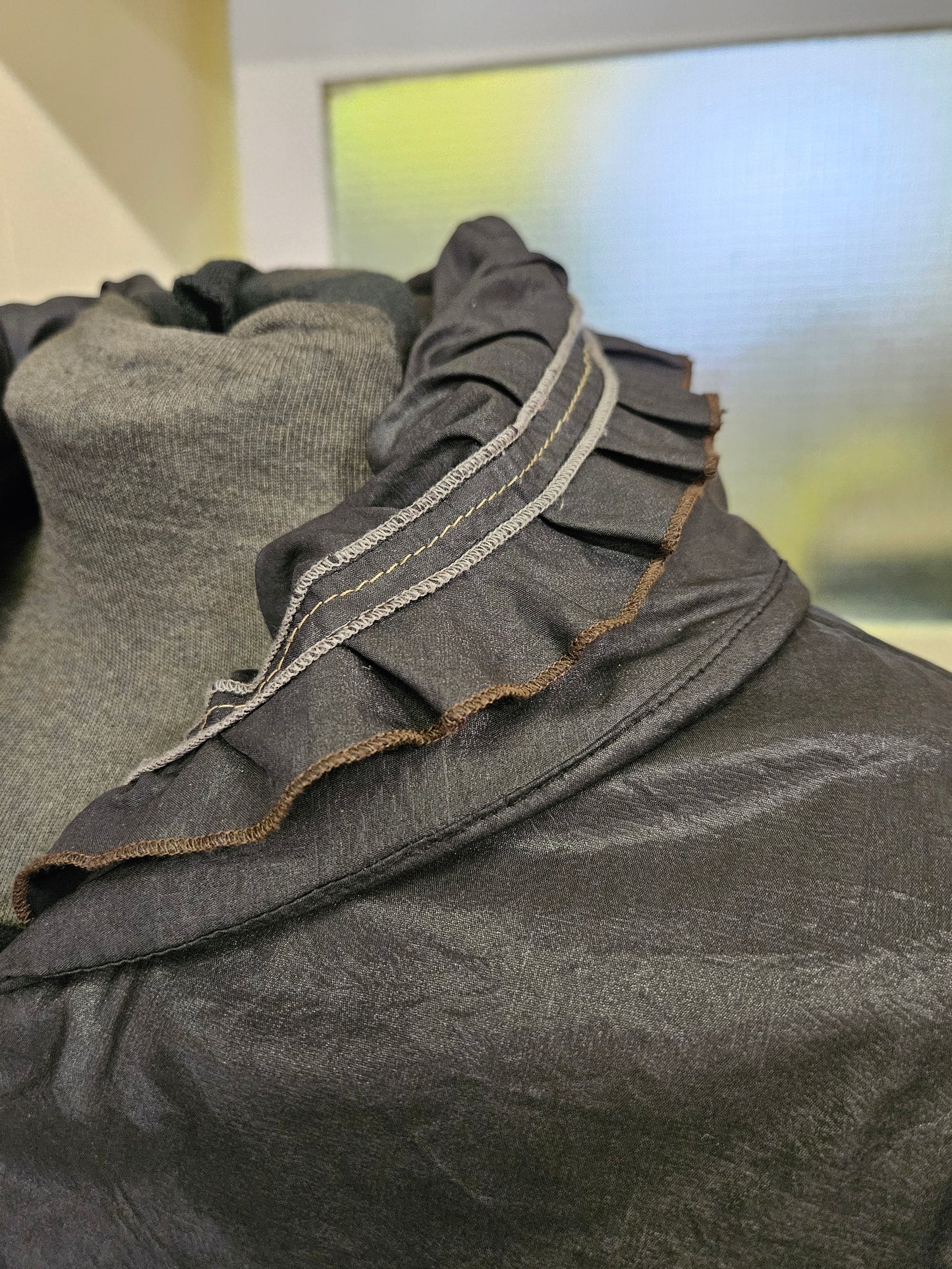 L33, unusual coat with funky details, size M/L