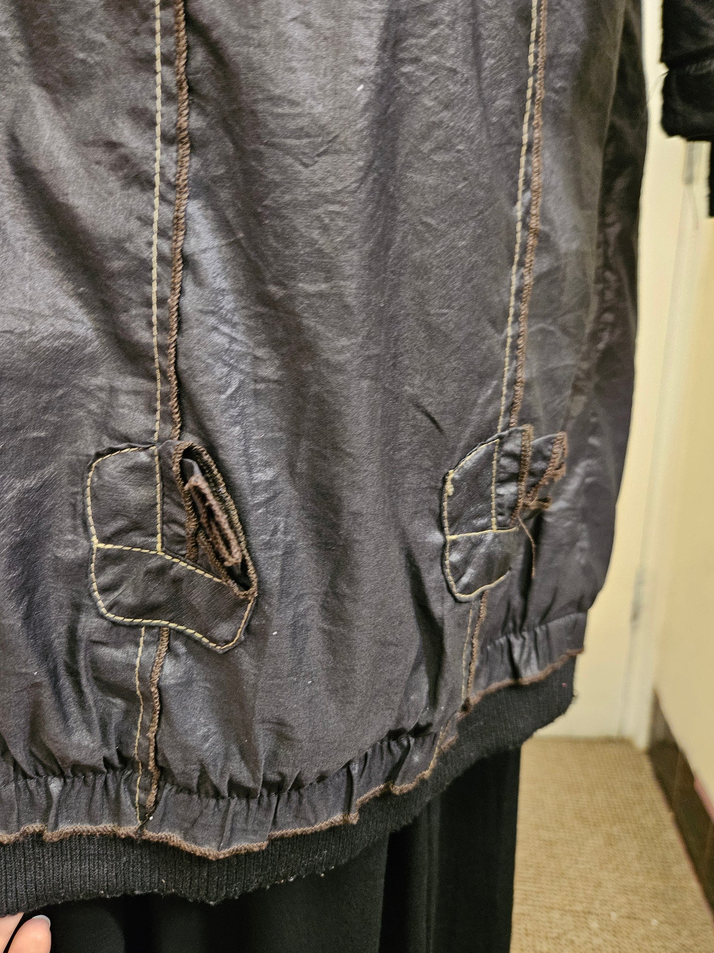 L33, unusual coat with funky details, size M/L