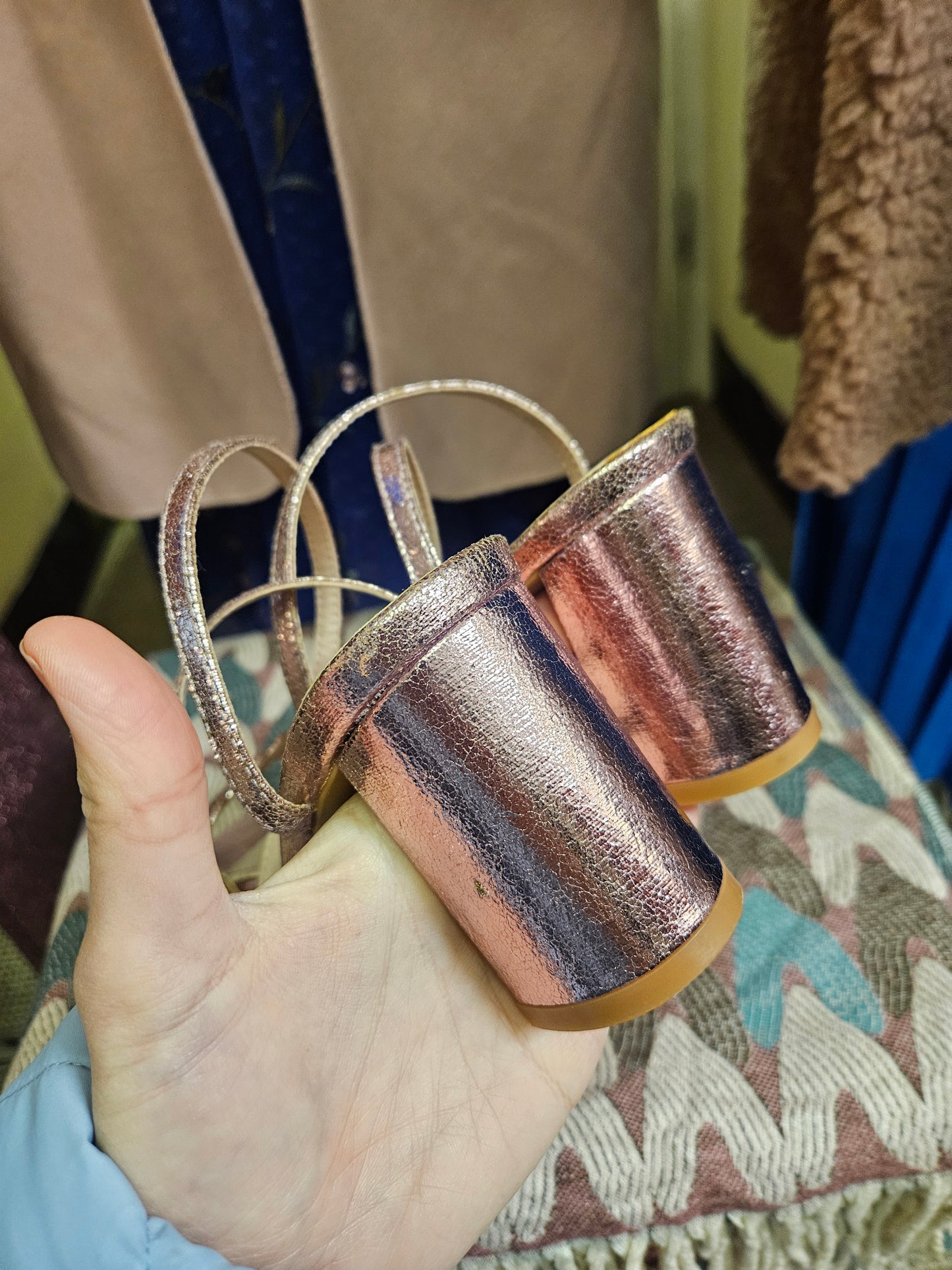 "Ideal shoes" rose hold sandals, size 6