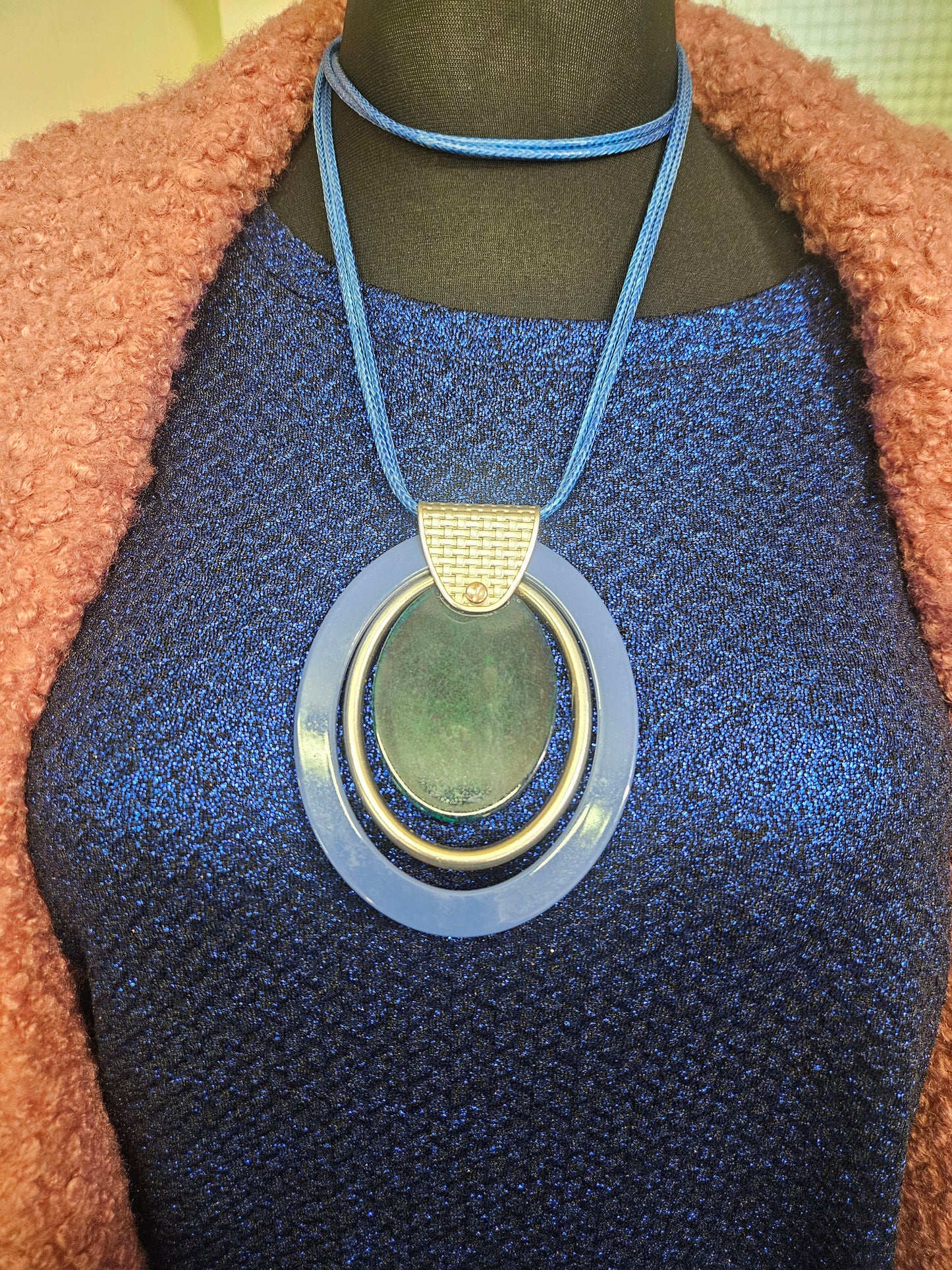 Long blue, circle pendant necklace