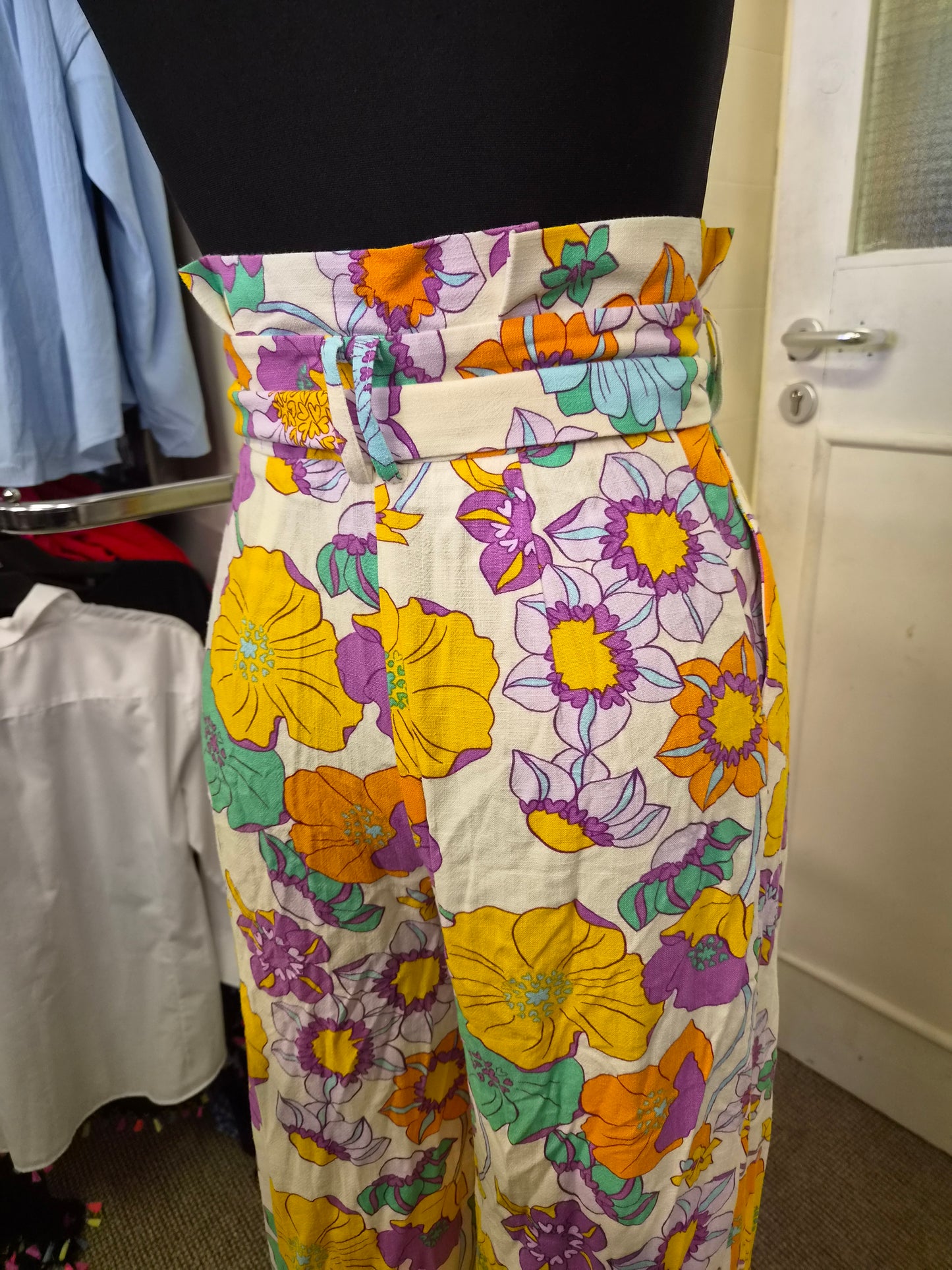 ASOS DESIGN Oversized, Floral, Printed Paperbag Waist, Wide Leg Trouser, with Linen, size XS (UK 4)