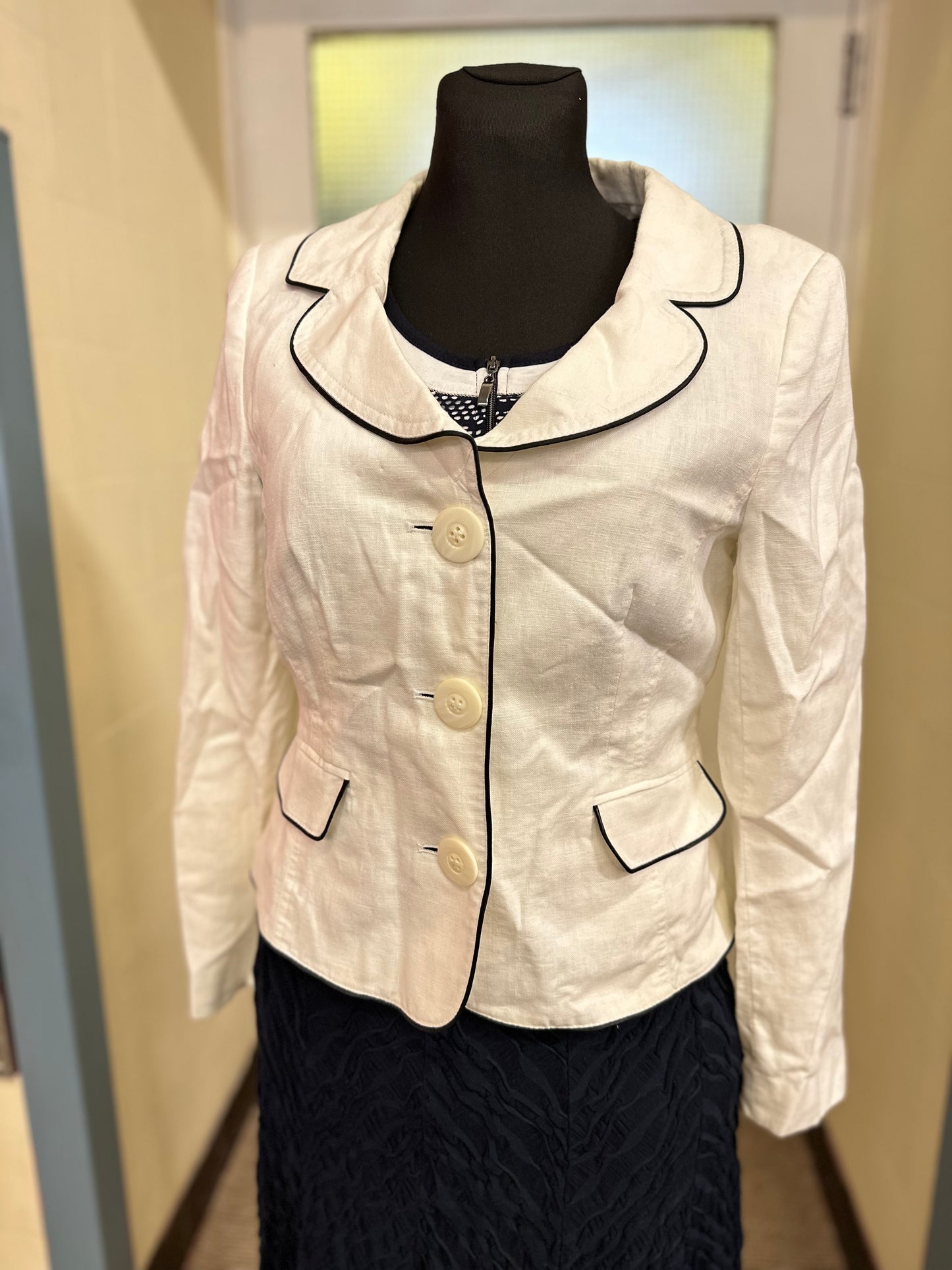 F&F Linen Blazer with Navy Trim & Shoulder Pads Size 10