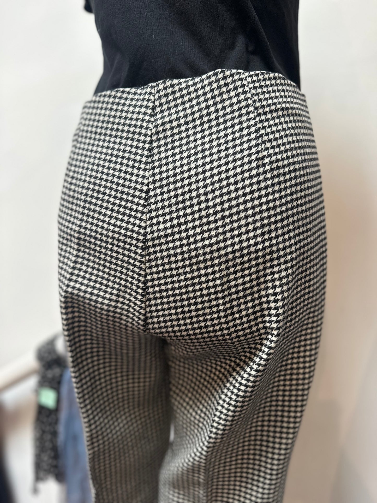 Designer Opale Venezia Suit Made in Italy Best fit Size 12/14 with 98% Wool