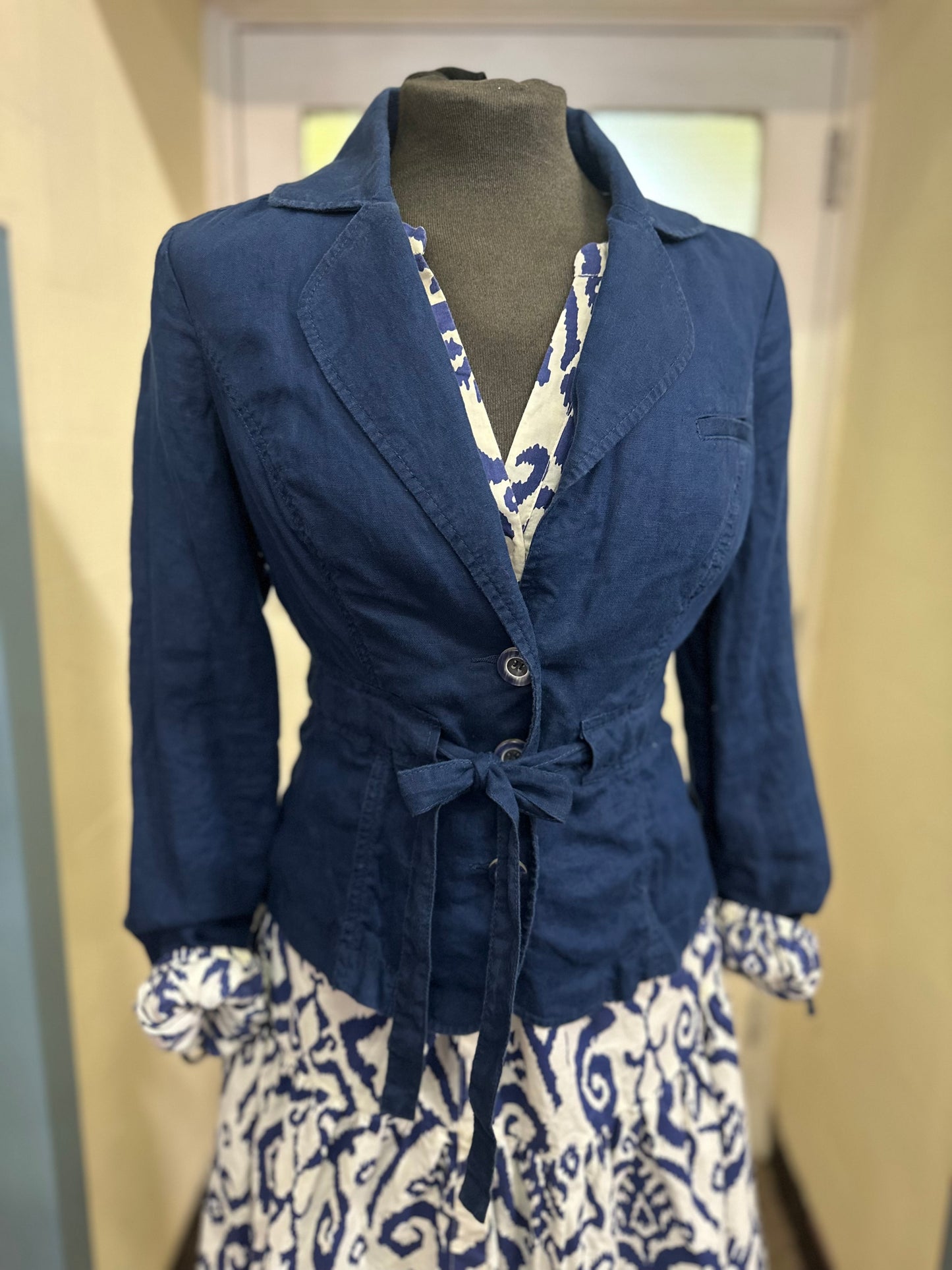 Designer Guess 100% Linen Navy jacket Size M (small fitting)