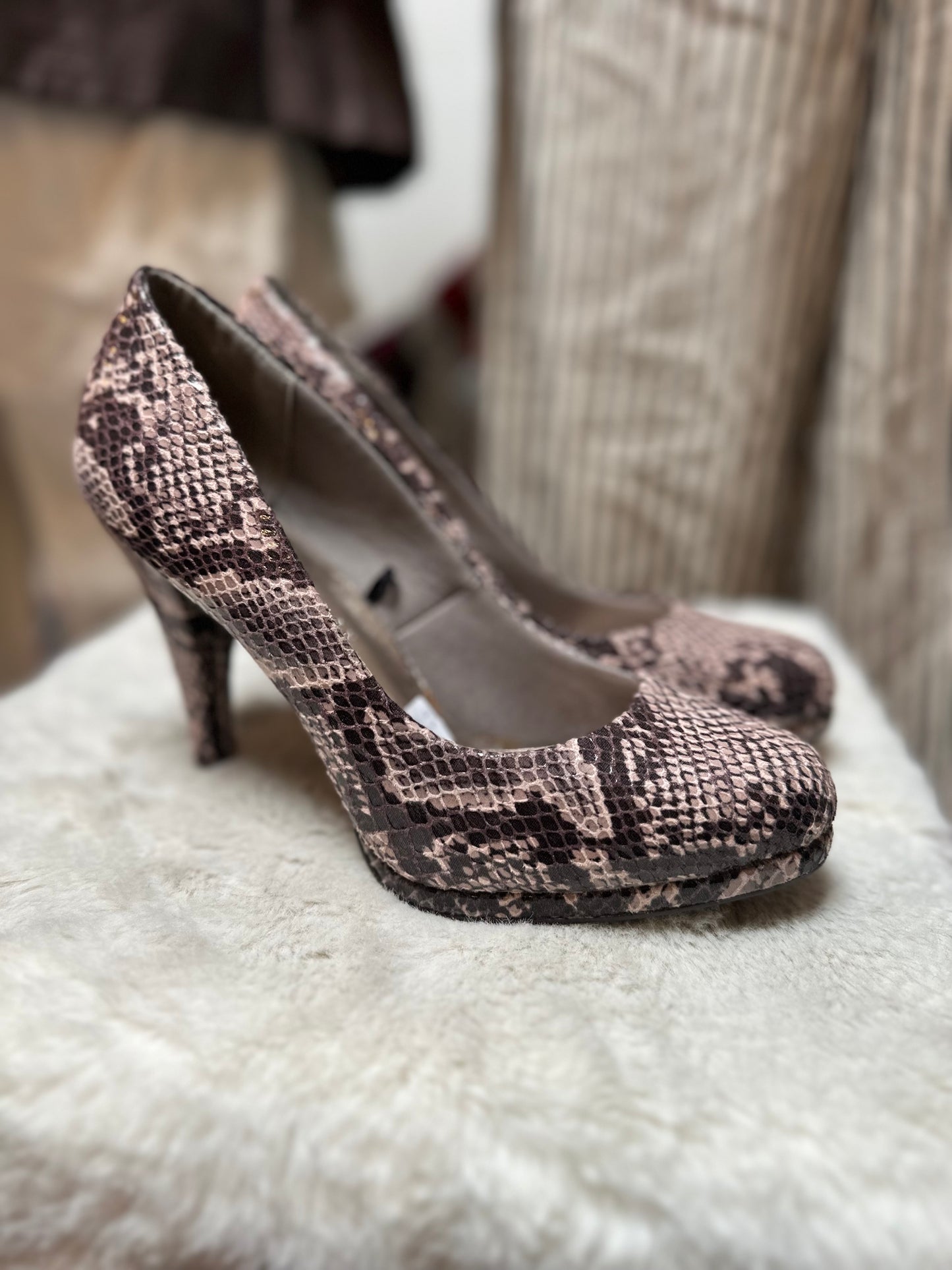 Snakeskin Style Heels Size 4.5