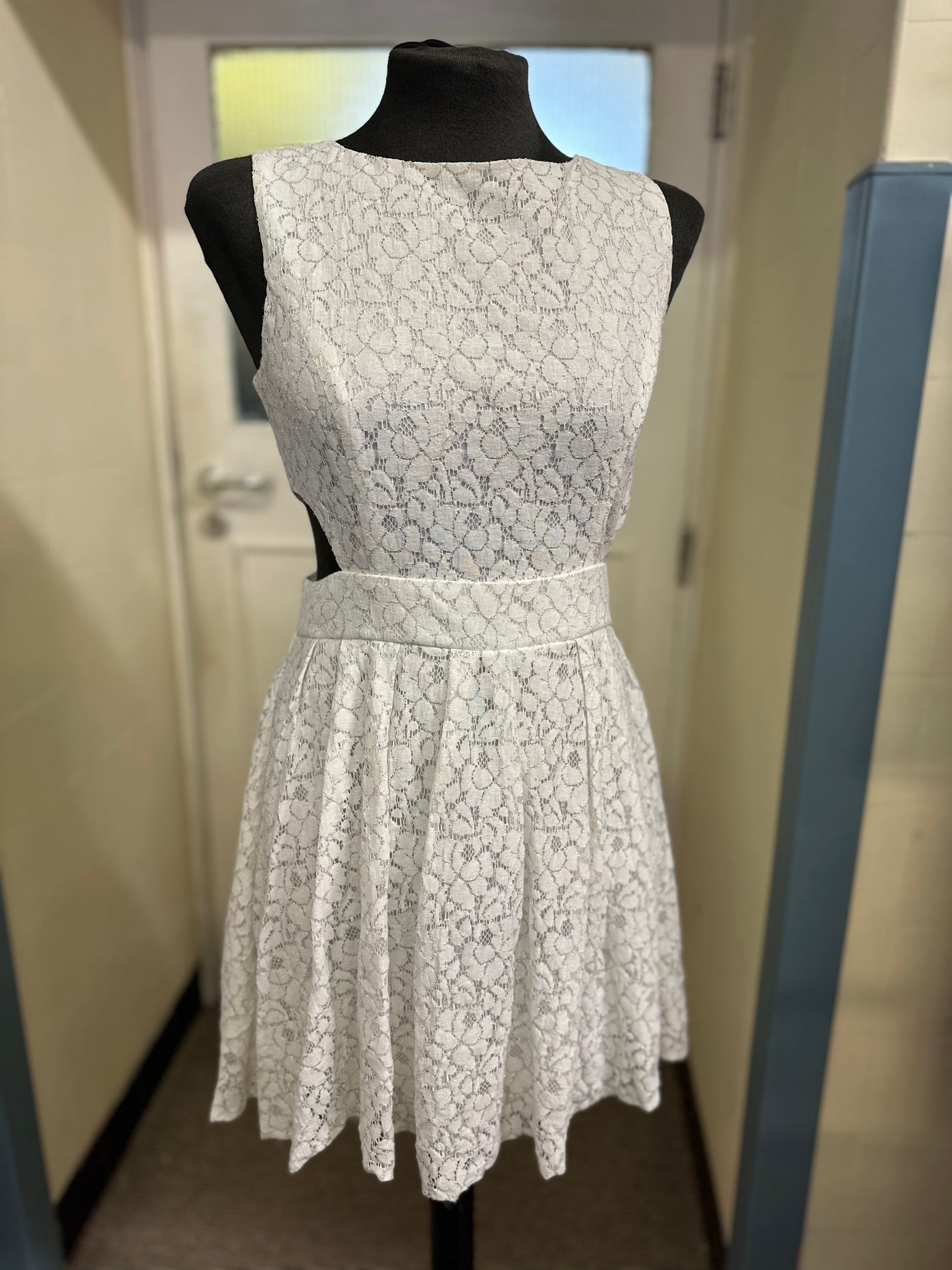 BlinQ White/Silver Cut Out Dress Size 12 Small Fitting