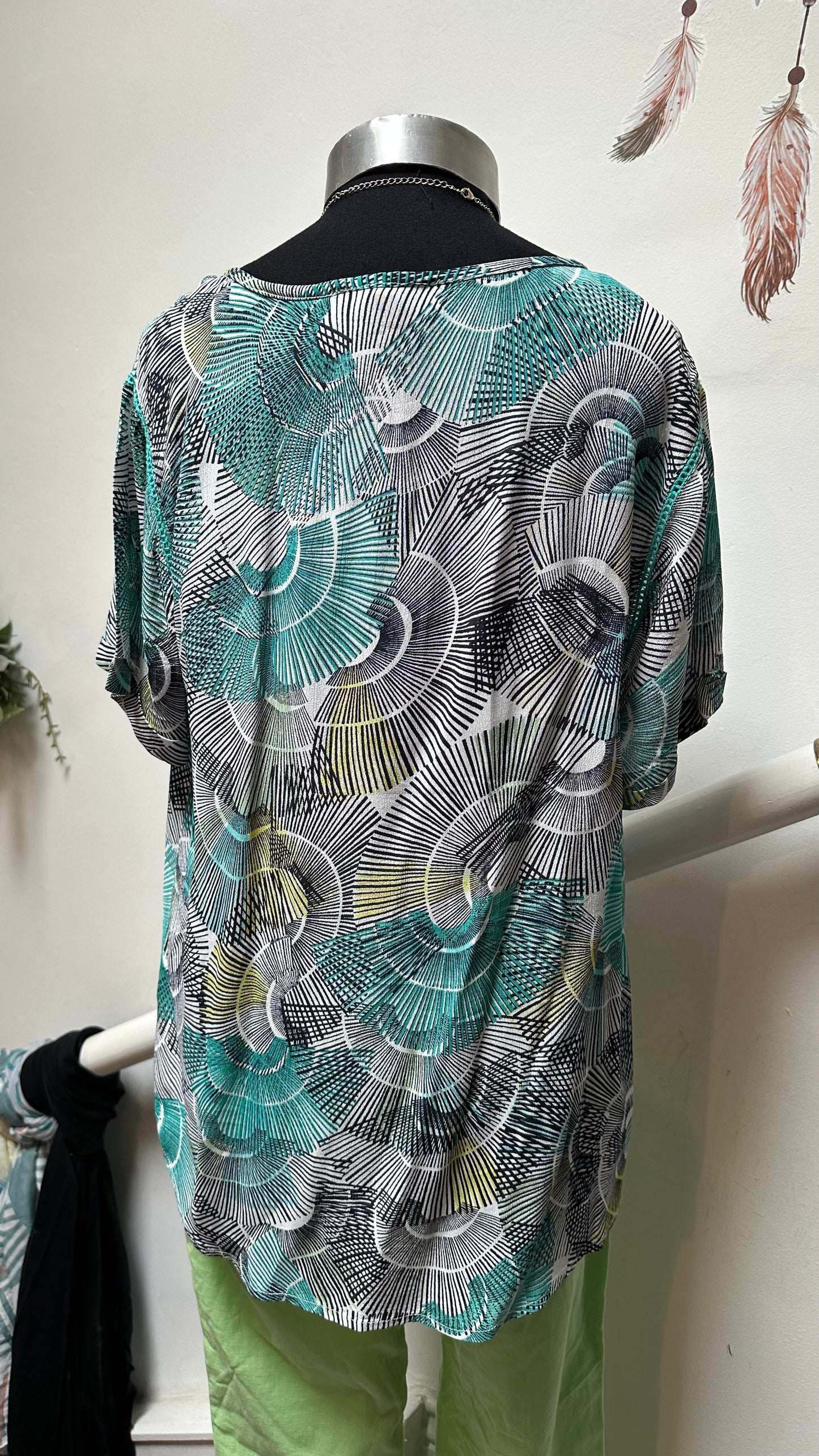 Just Elegance Top Size 16