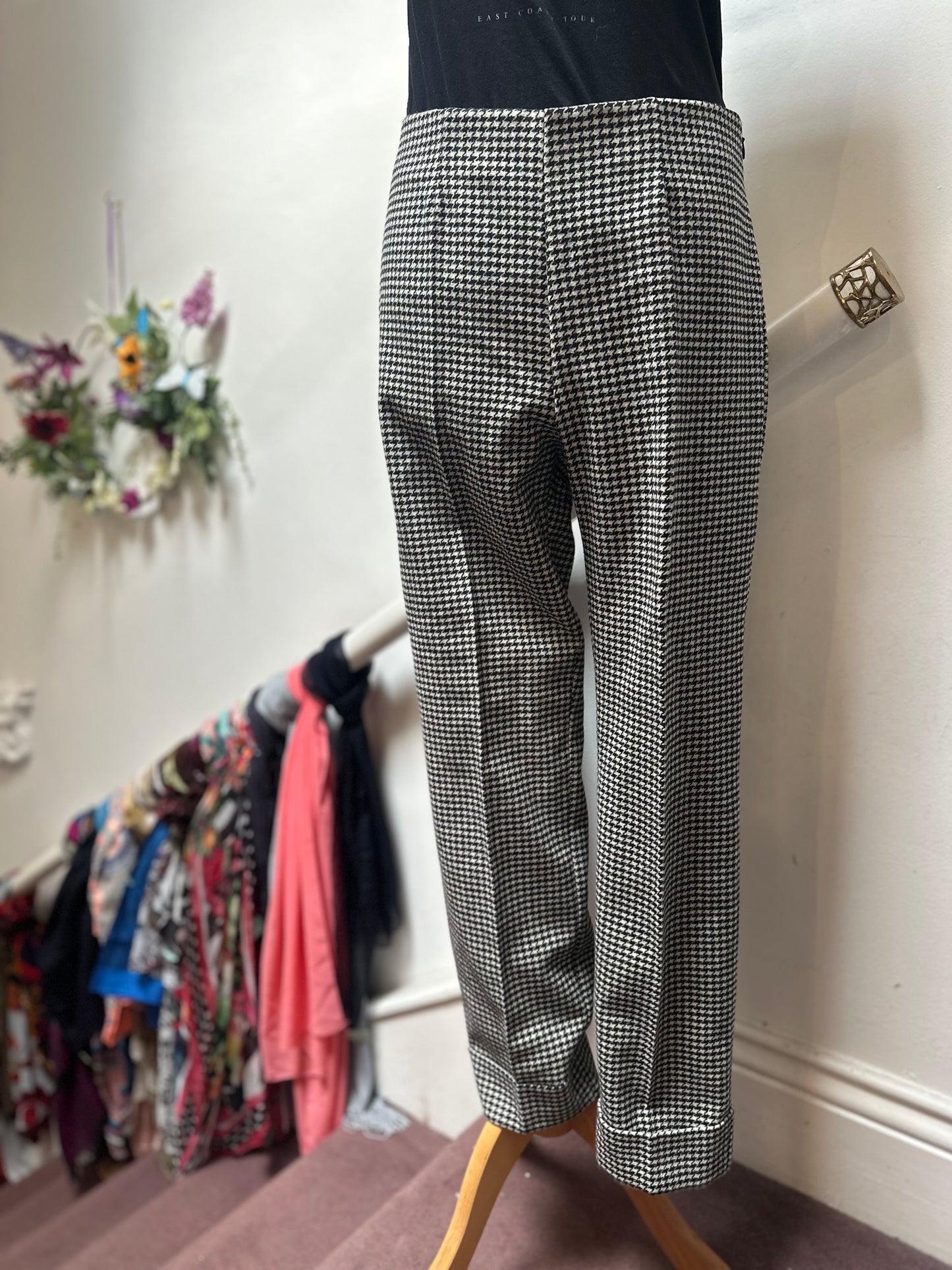 Designer Opale Venezia Suit Made in Italy Best fit Size 12/14 with 98% Wool