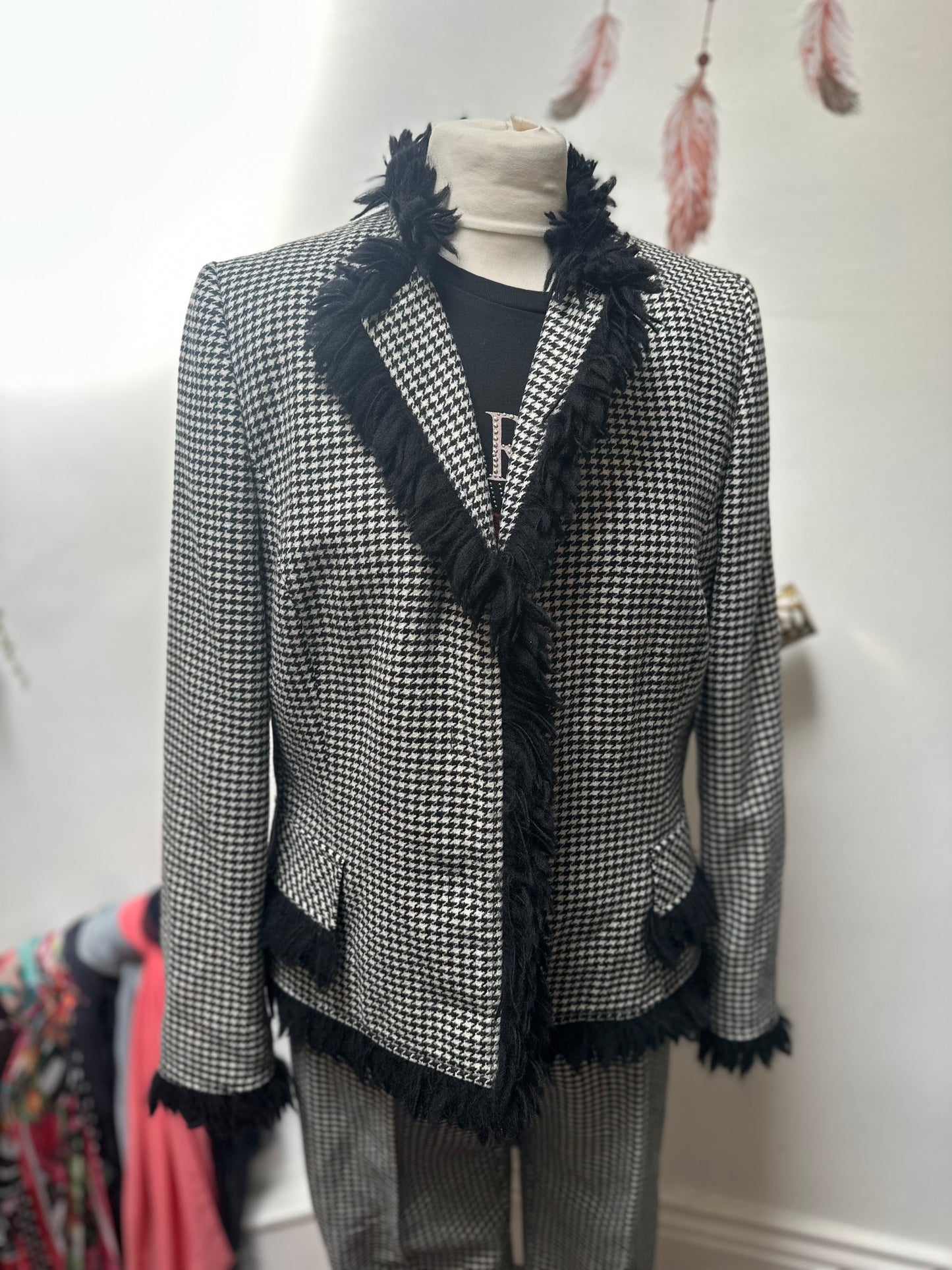 Designer Opale Venezia Suit Made in Italy Best fit Size 12/14 with 98% Wool