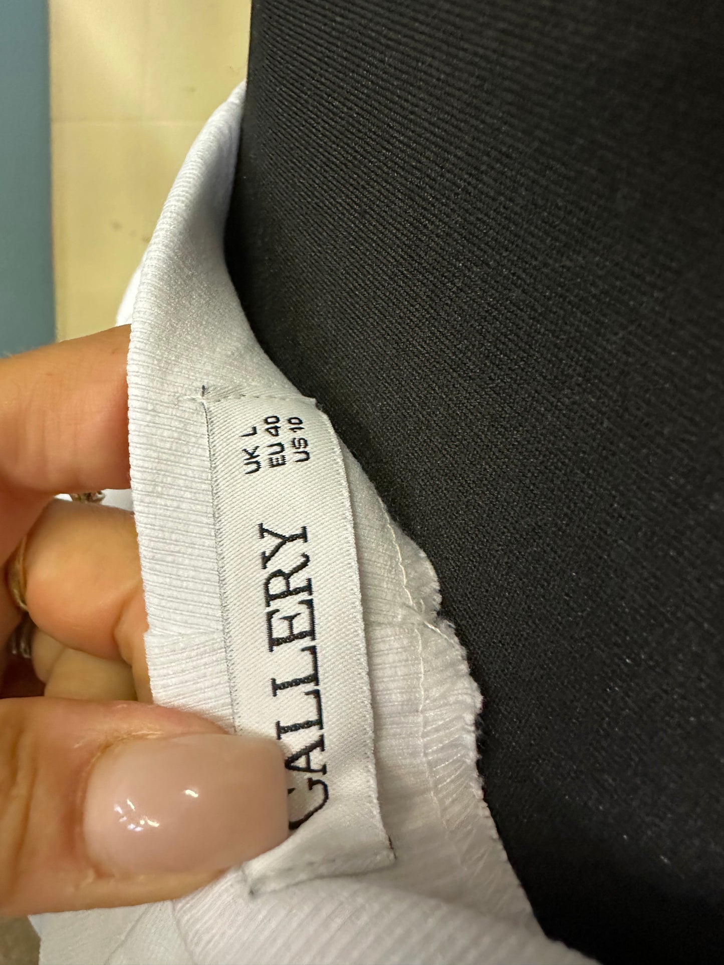 Gallery White Trousers Size L