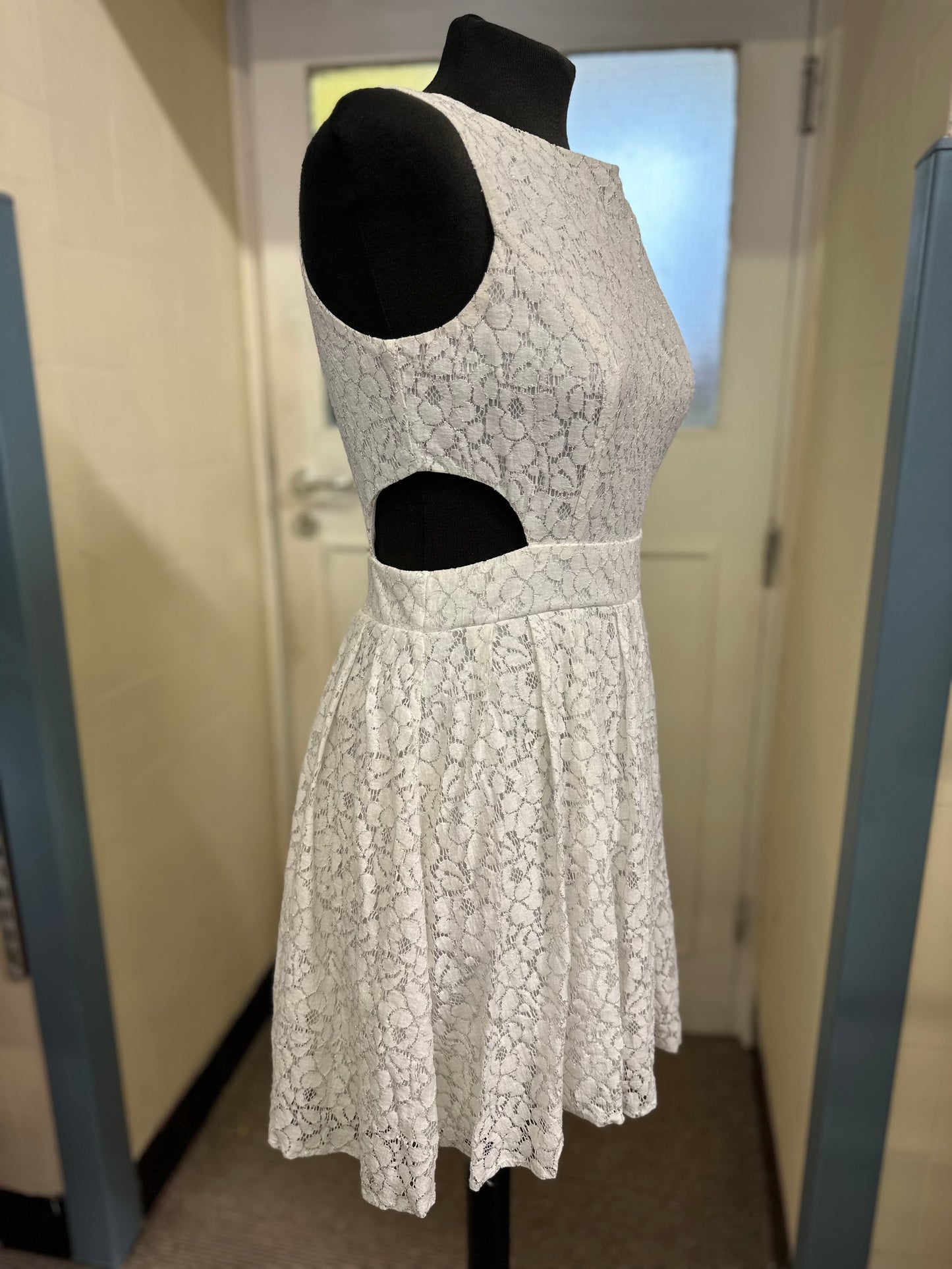 BlinQ White/Silver Cut Out Dress Size 12 Small Fitting