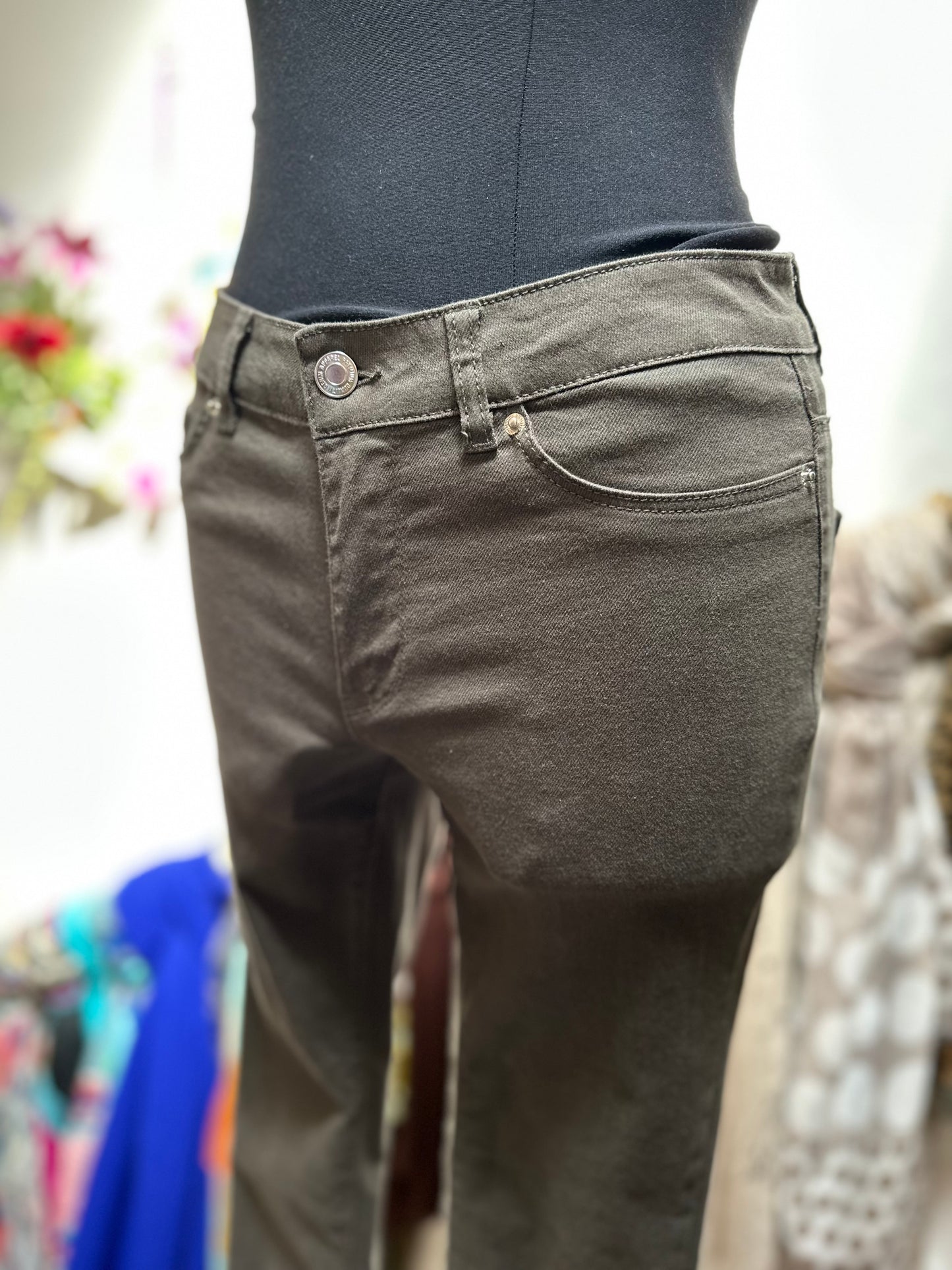 Vero Moda Olive Jeans Size M (Small Fitting)
