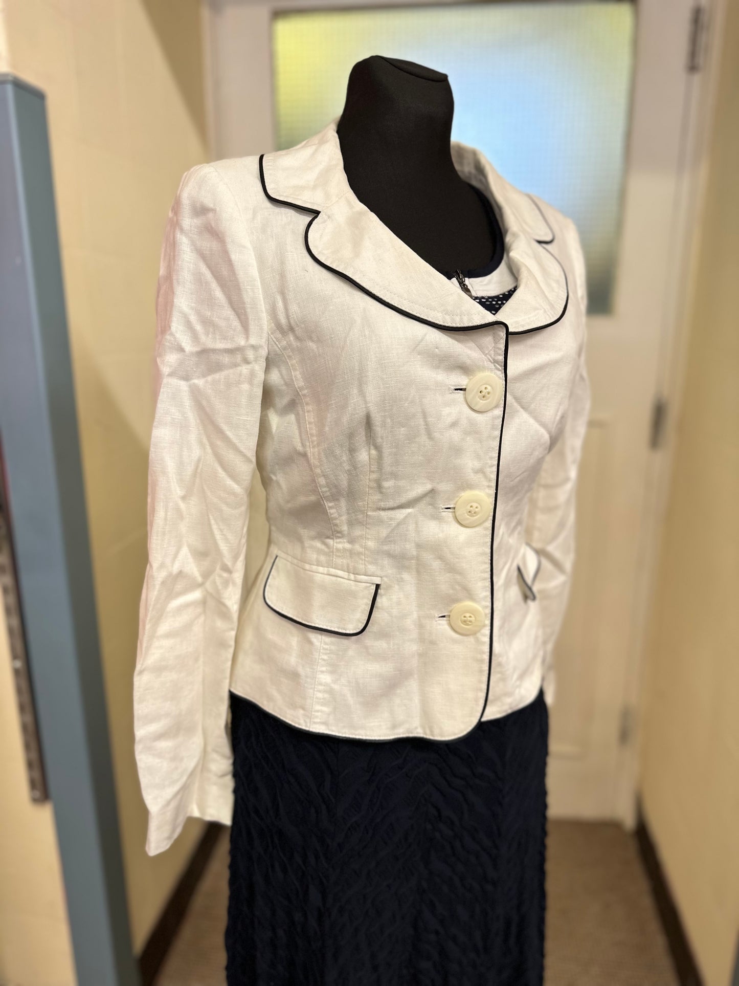 F&F Linen Blazer with Navy Trim & Shoulder Pads Size 10