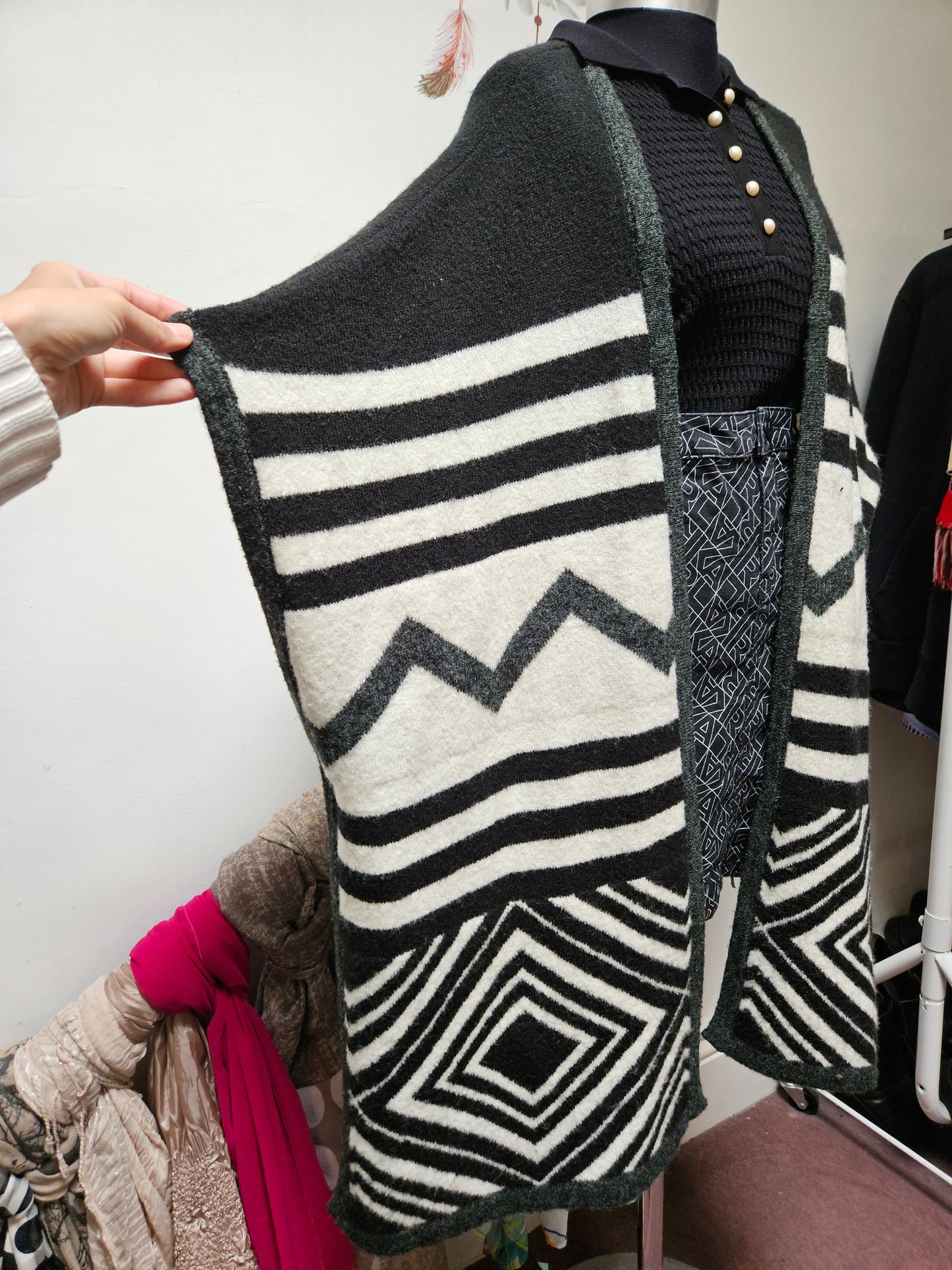 Amphora, 25% wool poncho, one size