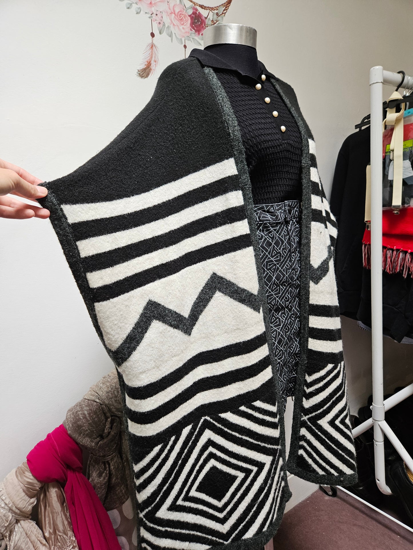 Amphora, 25% wool poncho, one size