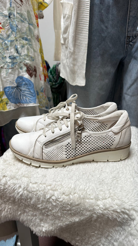 Soft mode Leather Trainers Size 8 (EU 42)