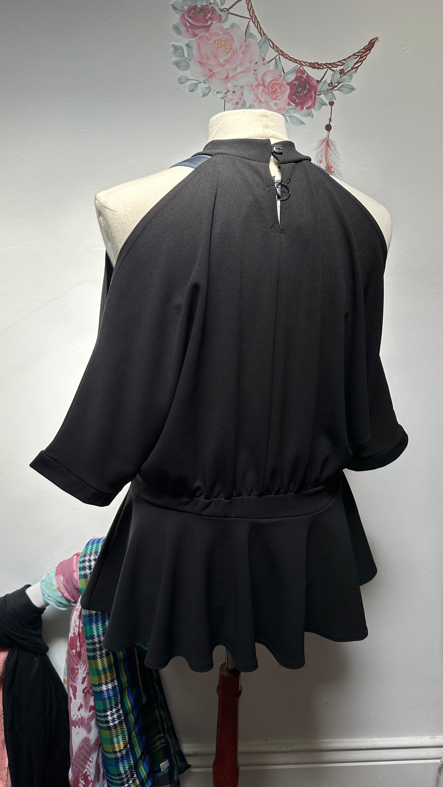 Boohoo Black Cold Shoulder Top Size 24