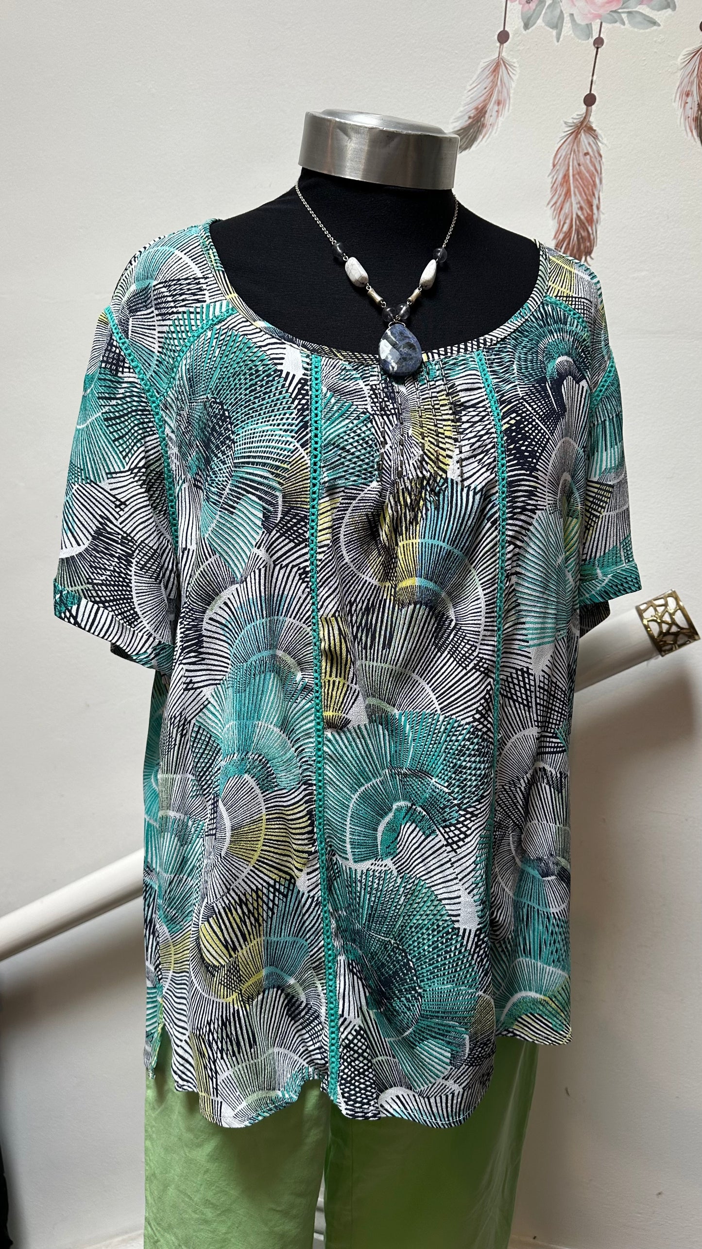Just Elegance Top Size 16
