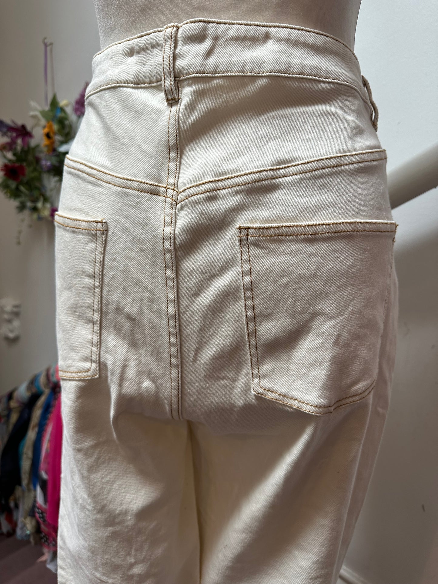 Gallery Cream Jeans Size 14