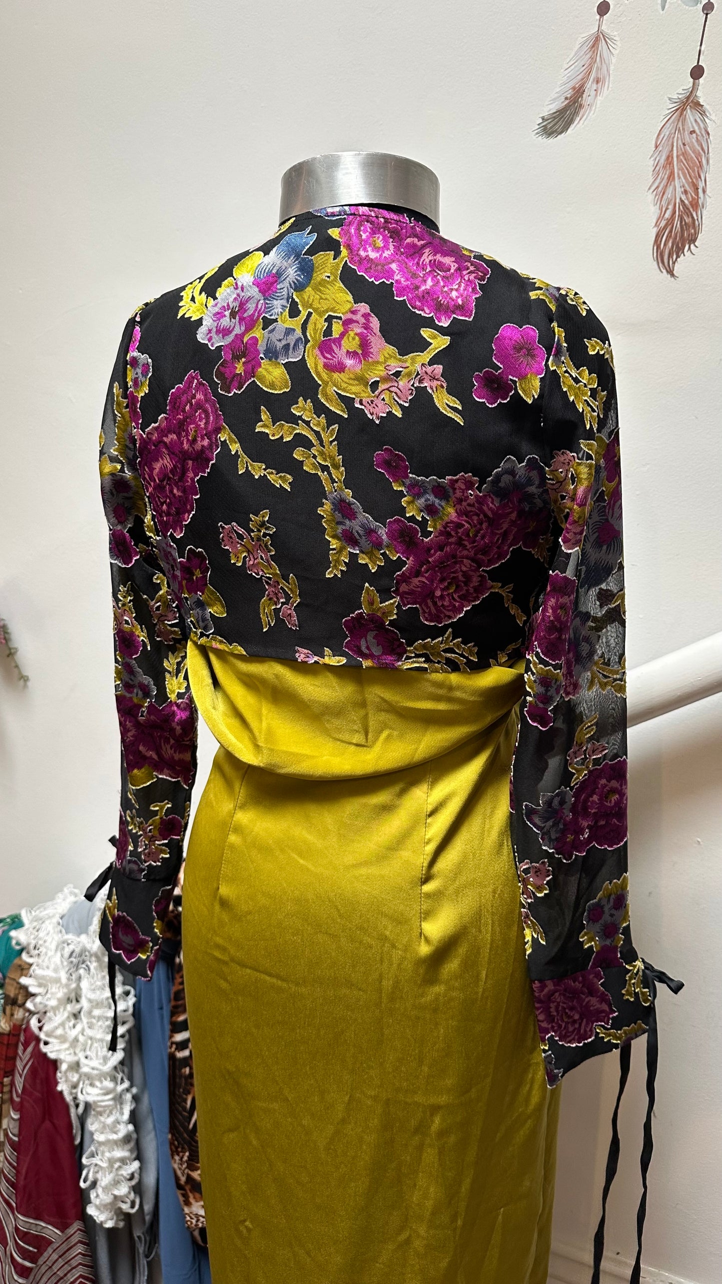 ASOS Stunning Cropped Bolero Size XS (one string missing on one sleeve but not noticeable)