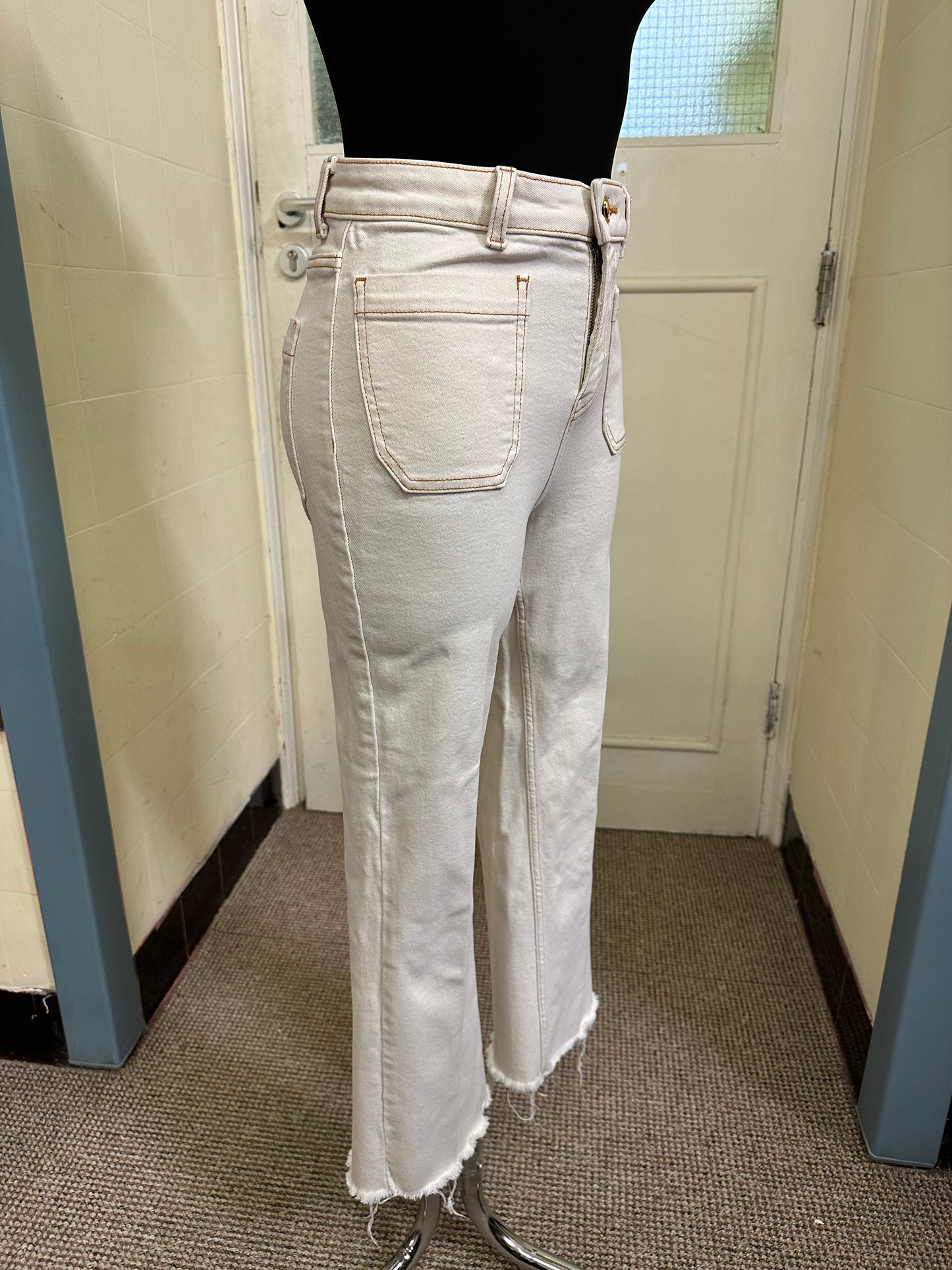 Zara Stretchy Cream Jeans Size 8