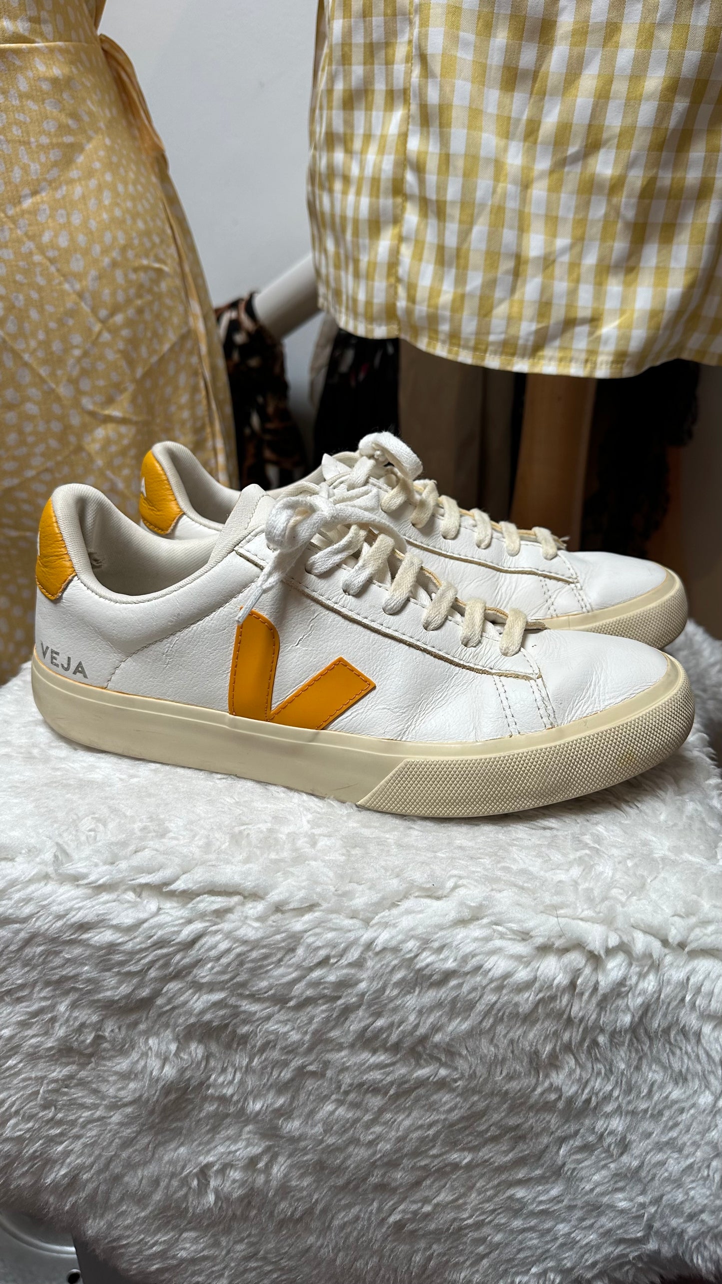 Veja Leather Trainers Size 8 Laces need a wash