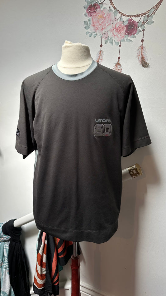 Umbro Retro Text Top SizeL L
