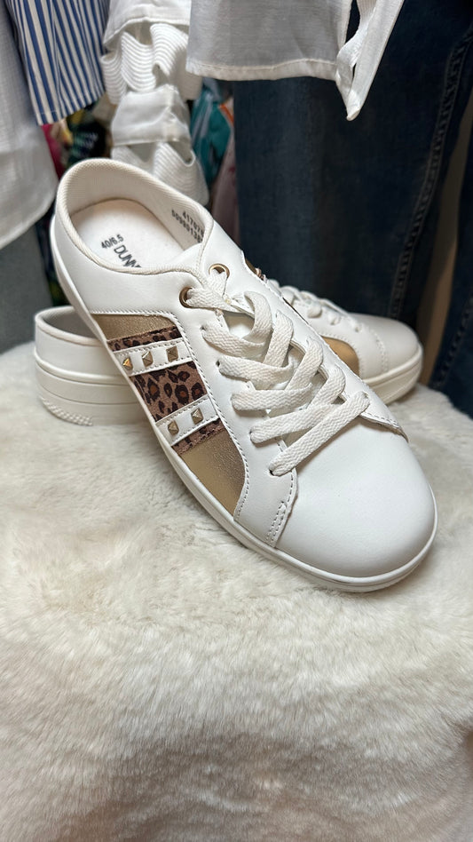 Dunnes Slip On Trainers Size 6.5 (slight marks on one toe)