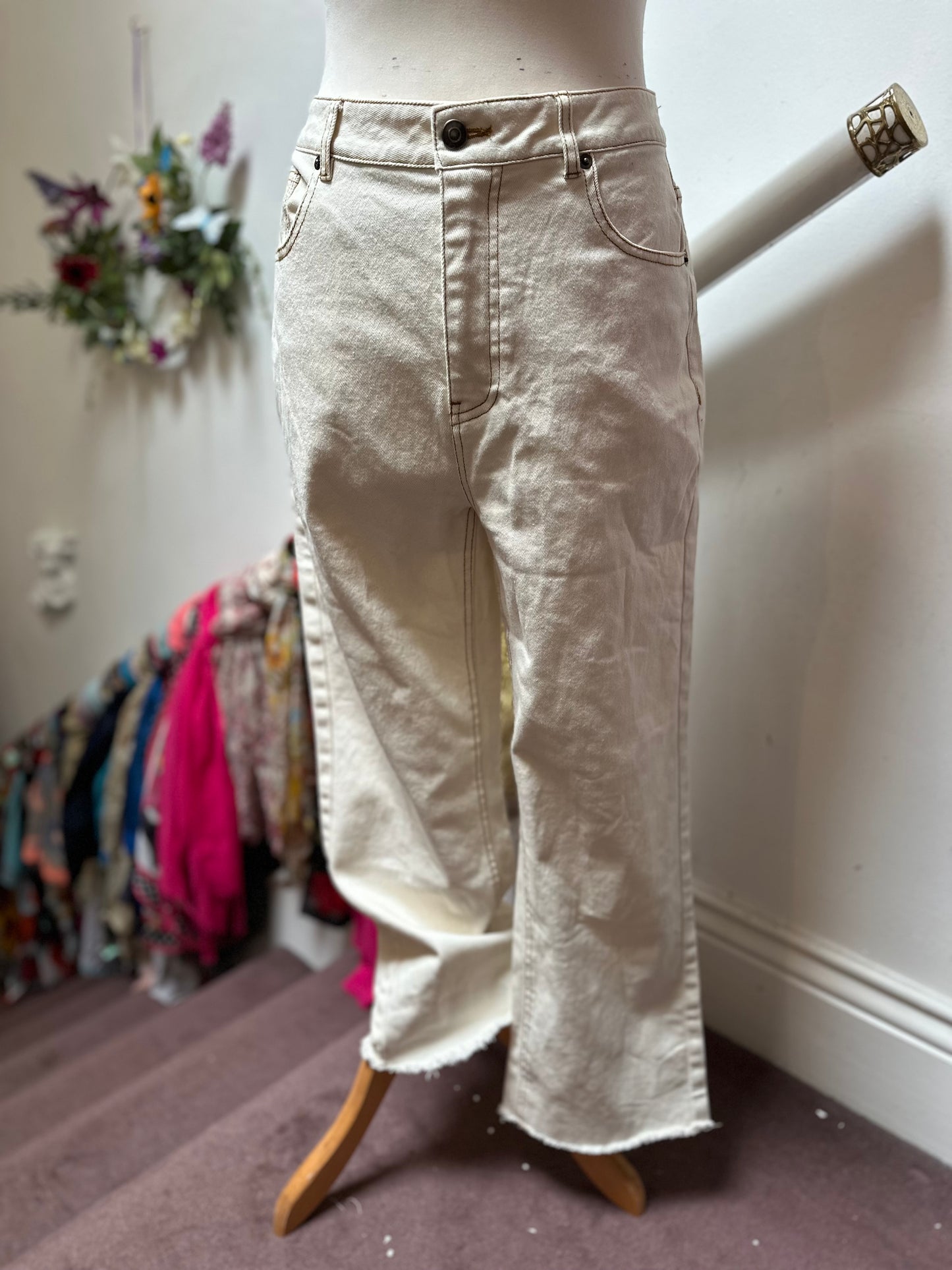 Gallery Cream Jeans Size 14
