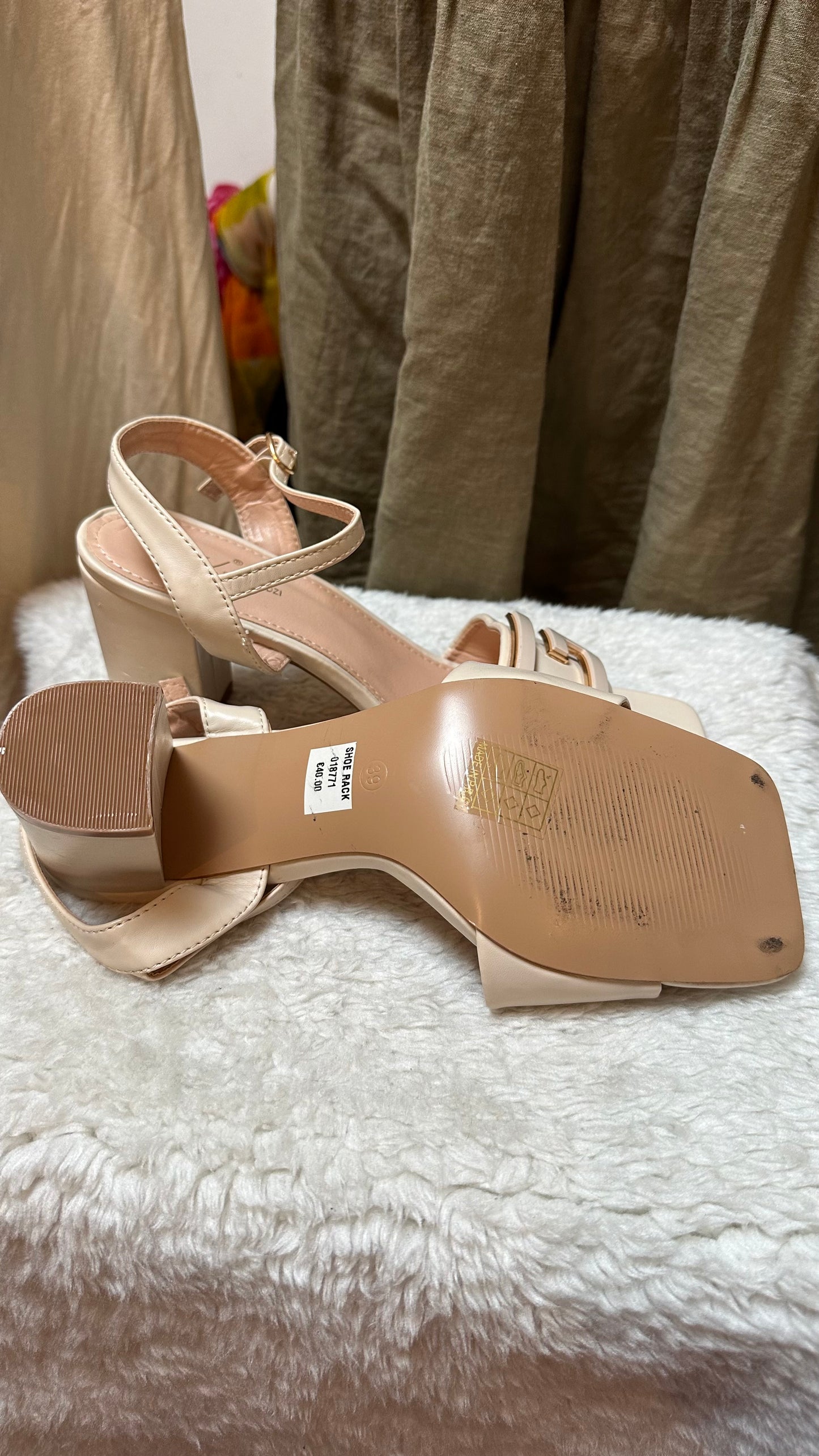 Sergio Todzi Cream Block Heel Sandal As New Size 6