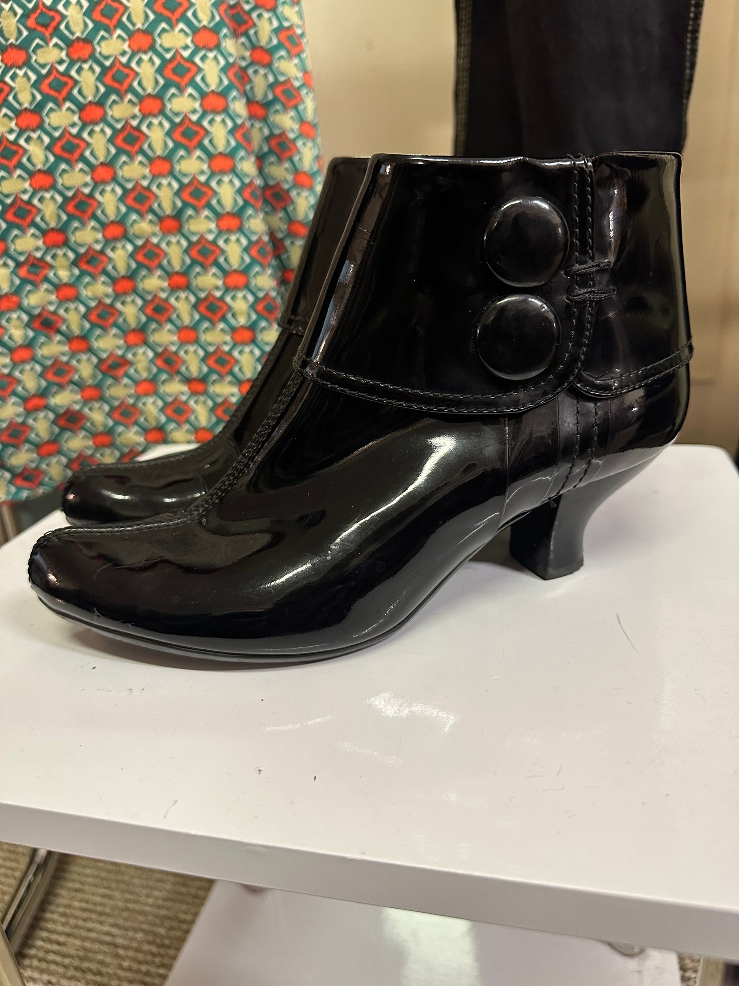 Clarks Patent Low Heel Boots Size 4 (signs of wear on the inside of one boot (see last photo)