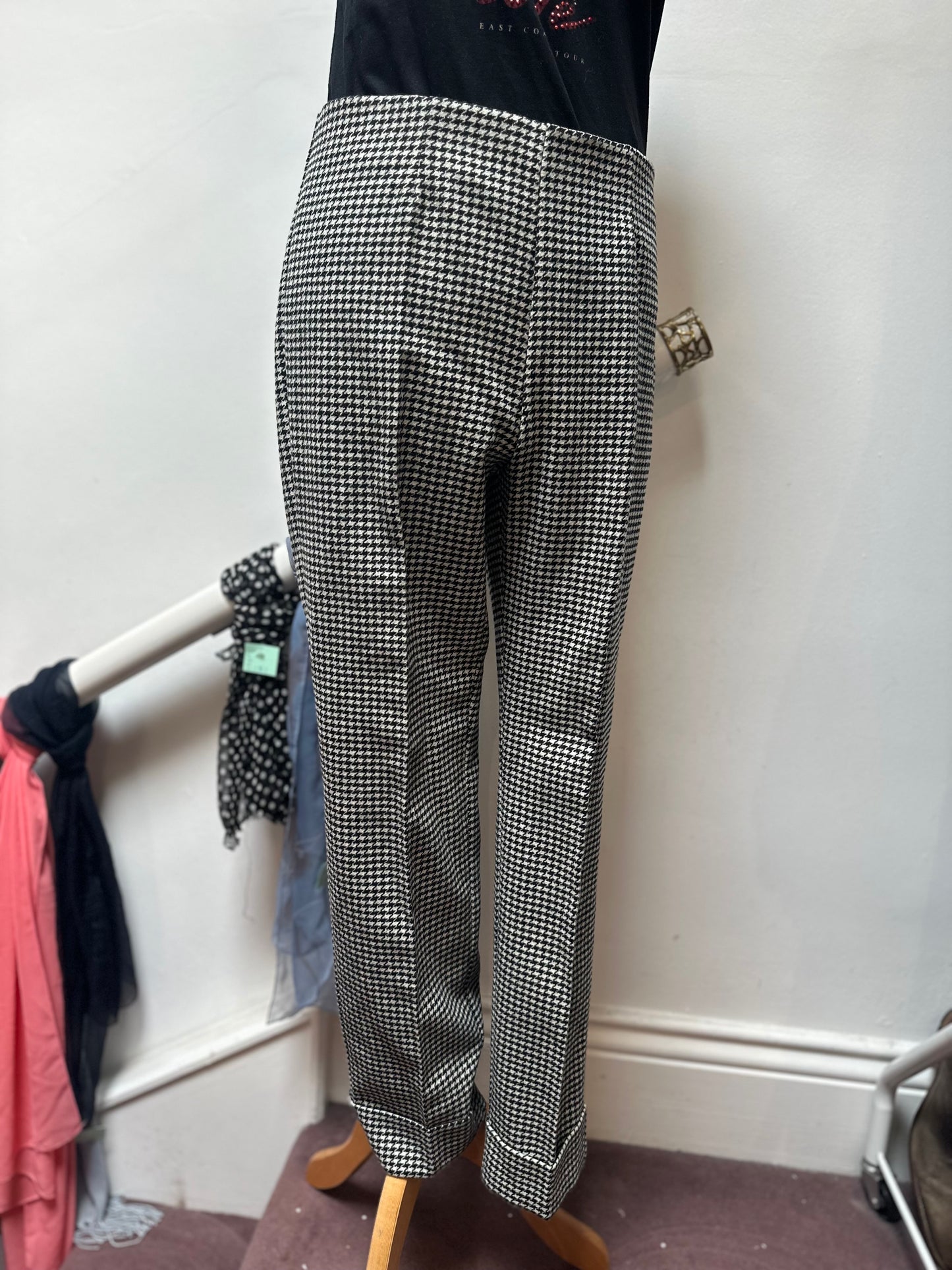Designer Opale Venezia Suit Made in Italy Best fit Size 12/14 with 98% Wool