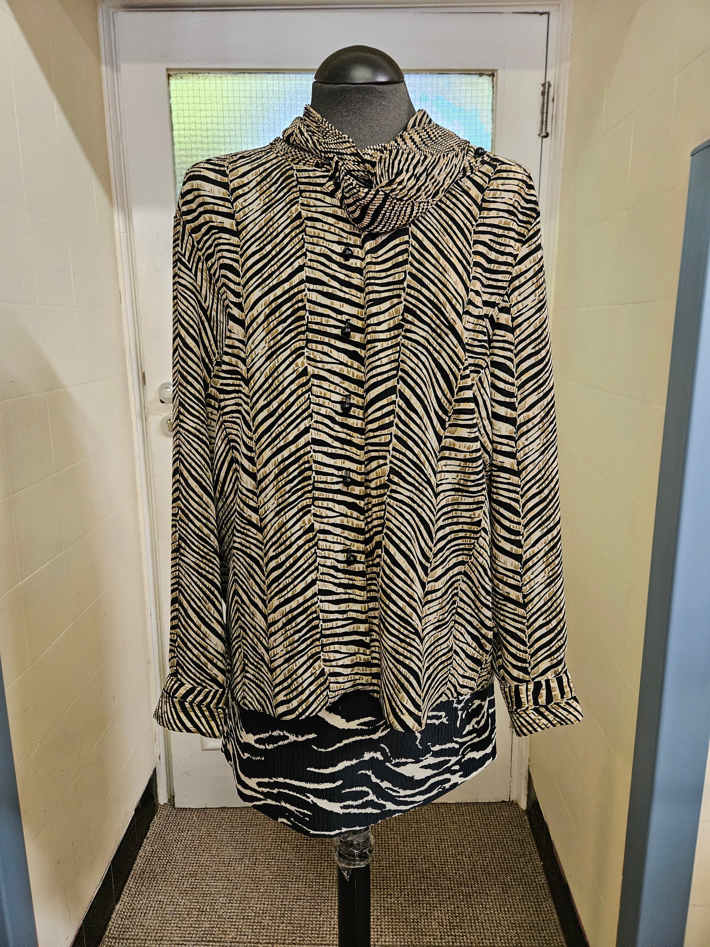 Shawl collar blouse, size 18