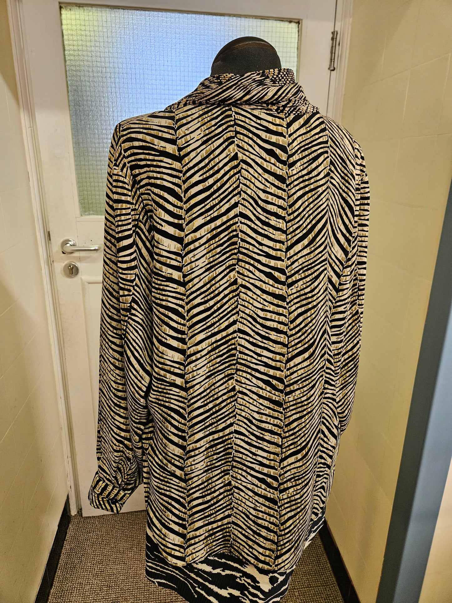 Shawl collar blouse, size 18