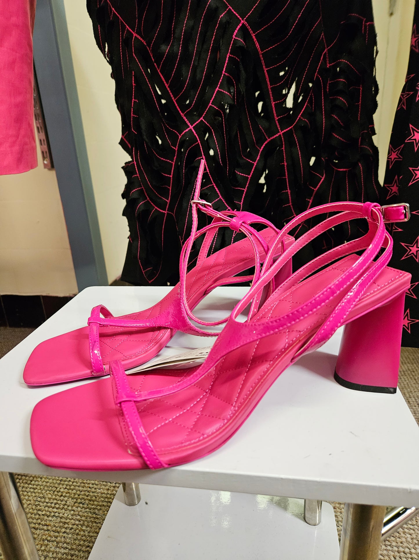 Bershka,bright pink sandals,new, size 8 (rrp 29.99€)