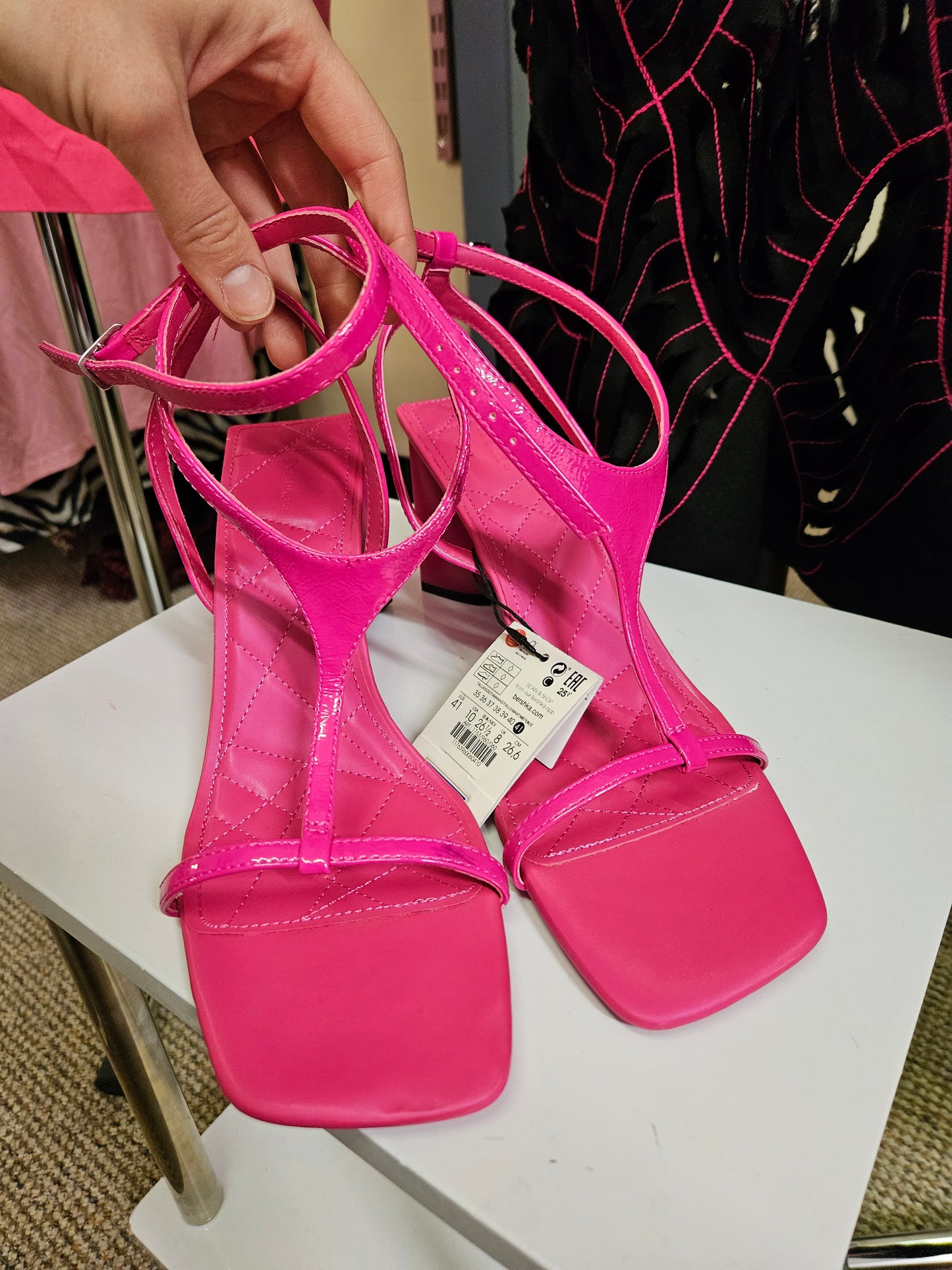 Bershka,bright pink sandals,new, size 8 (rrp 29.99€)