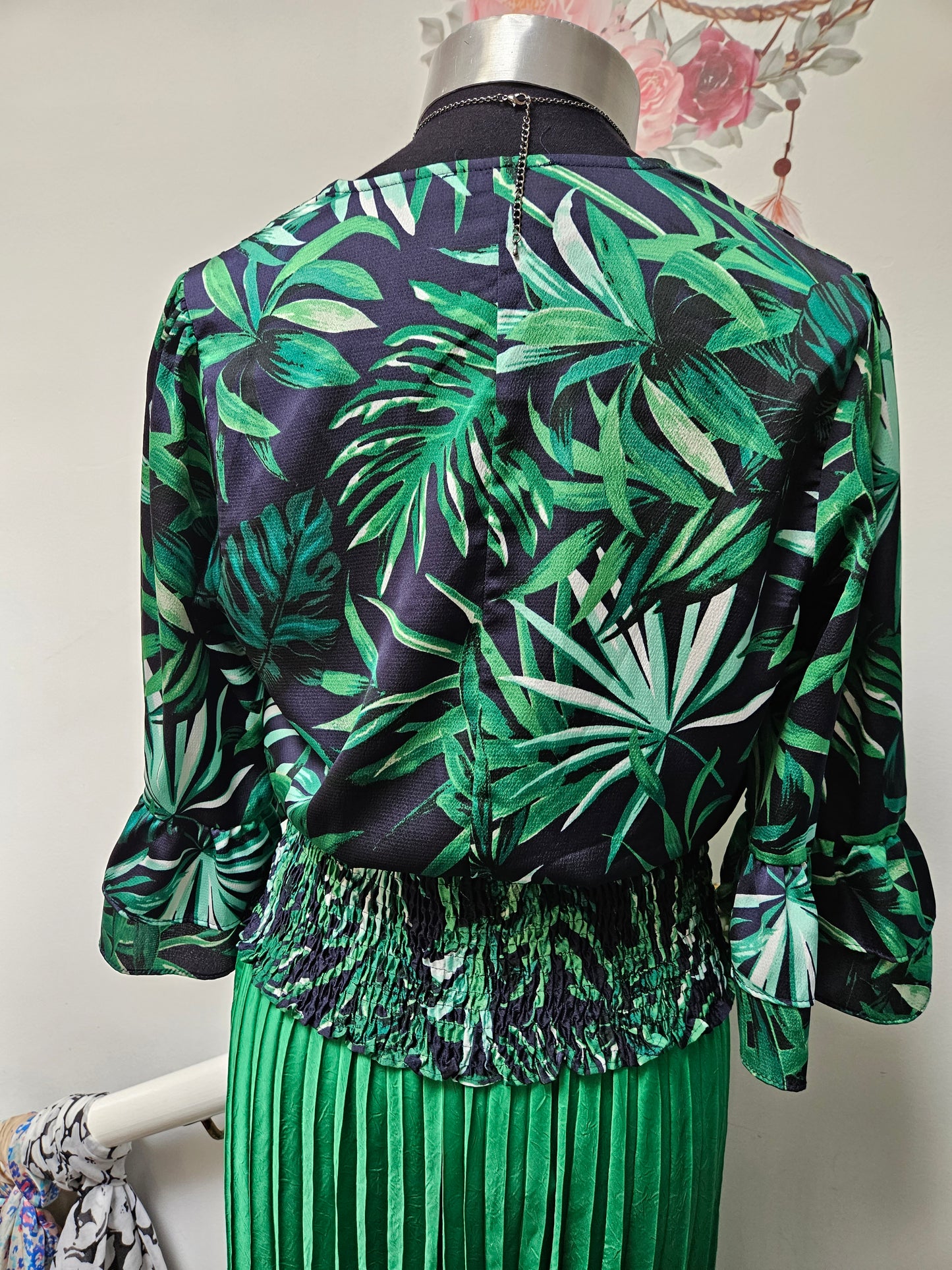 Gallery,leaf print blouse,size 8