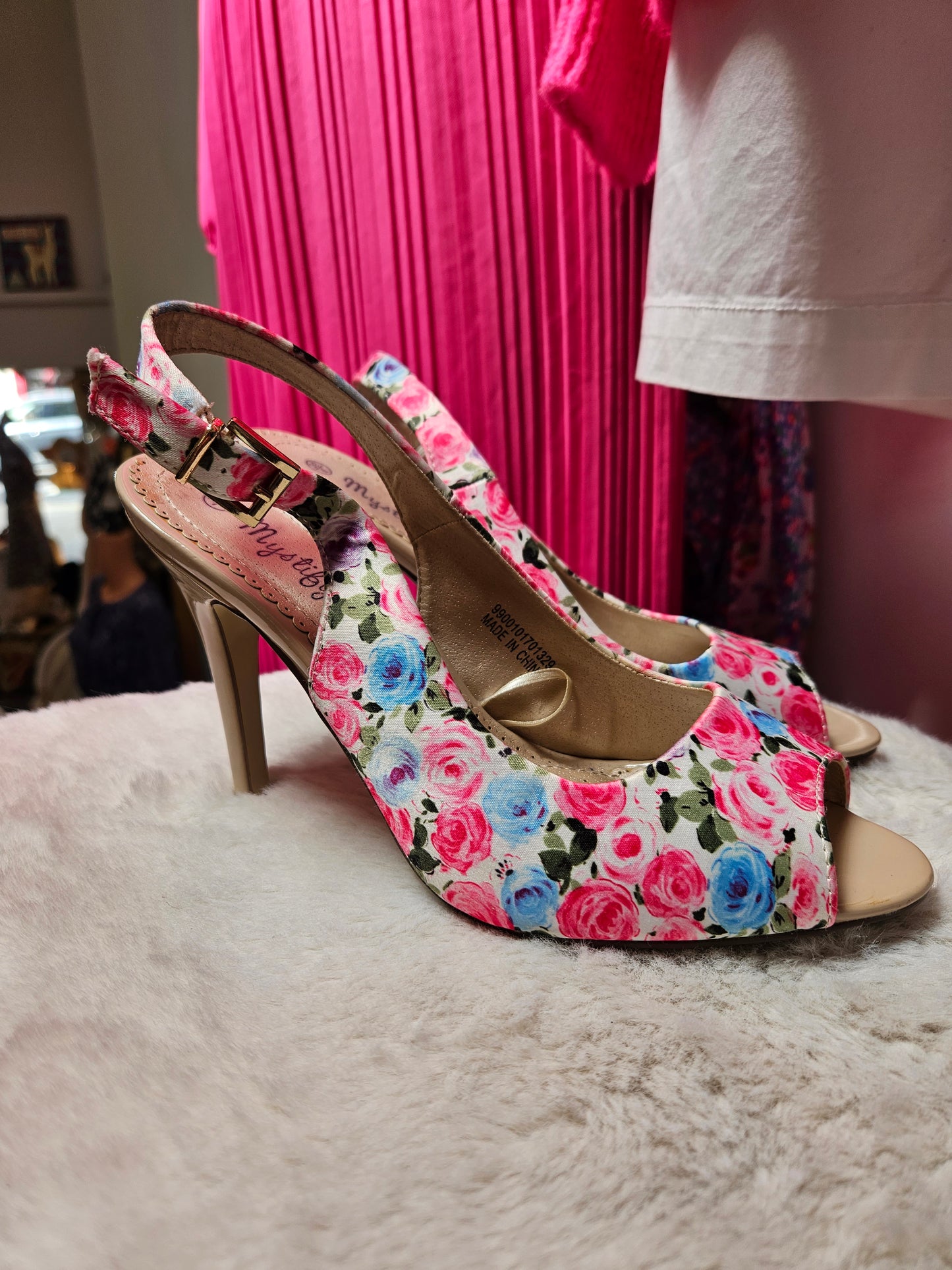 Mystify pink/blue flowers heels, size 6