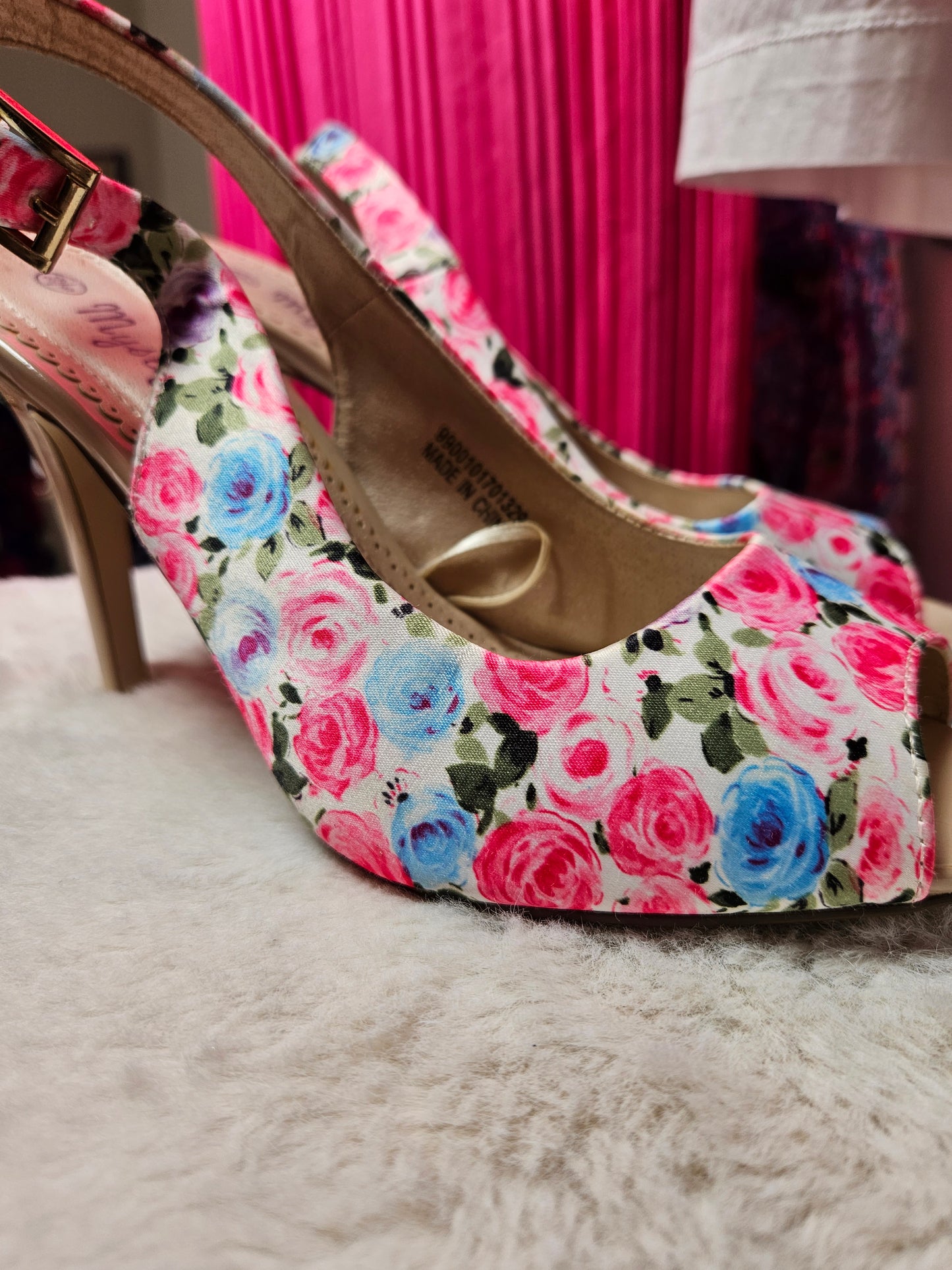 Mystify pink/blue flowers heels, size 6