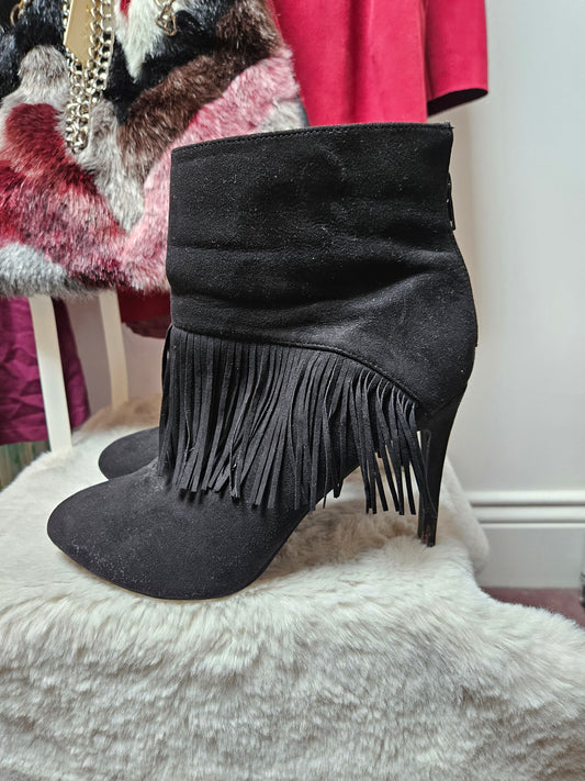 Black boots with fringe, size 8