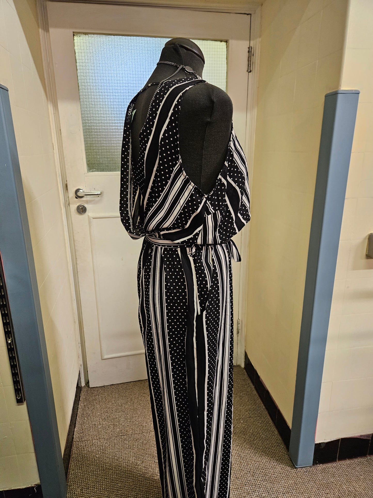 Quiz, white&black jumpsuit with pockets,wide legs, size 10