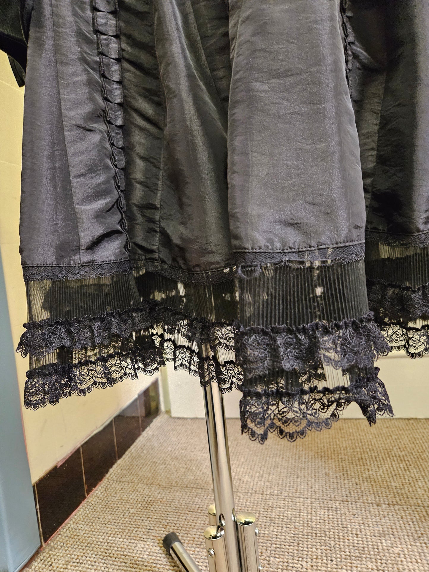 Per Una, gothic style skirt with lace at the bottom, size 10