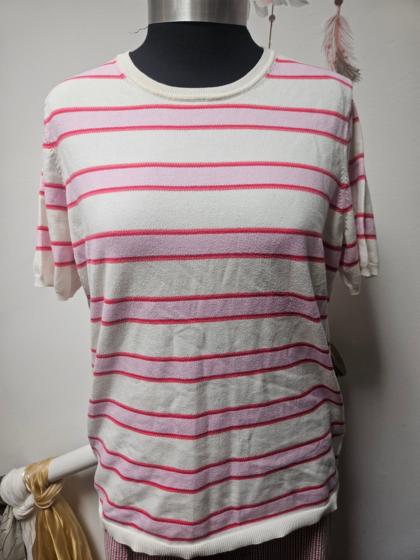 Tommy Hilfiger, short sleeve jumper, 69%cotton, small discolouration around neck, size XL